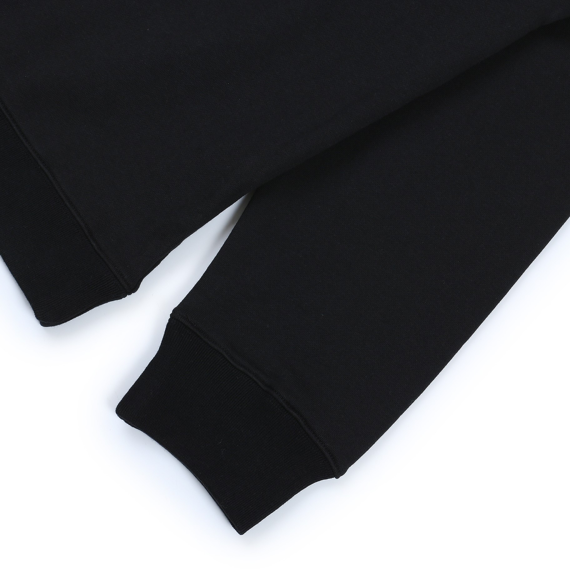 【GUCCI  公式旗艦店】グッチ 丸首の衛衣 スウェットご好評に付き再入荷 240902