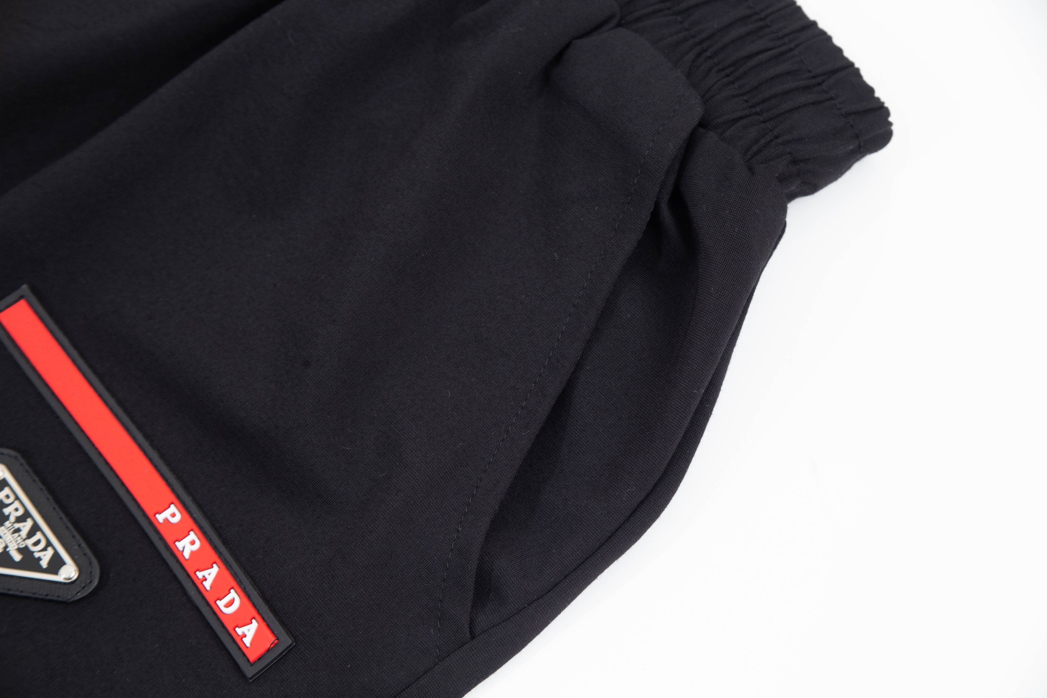 【PRADA  公式旗艦店】プラダ  ショートパンツ  ご好評に付き再入荷！