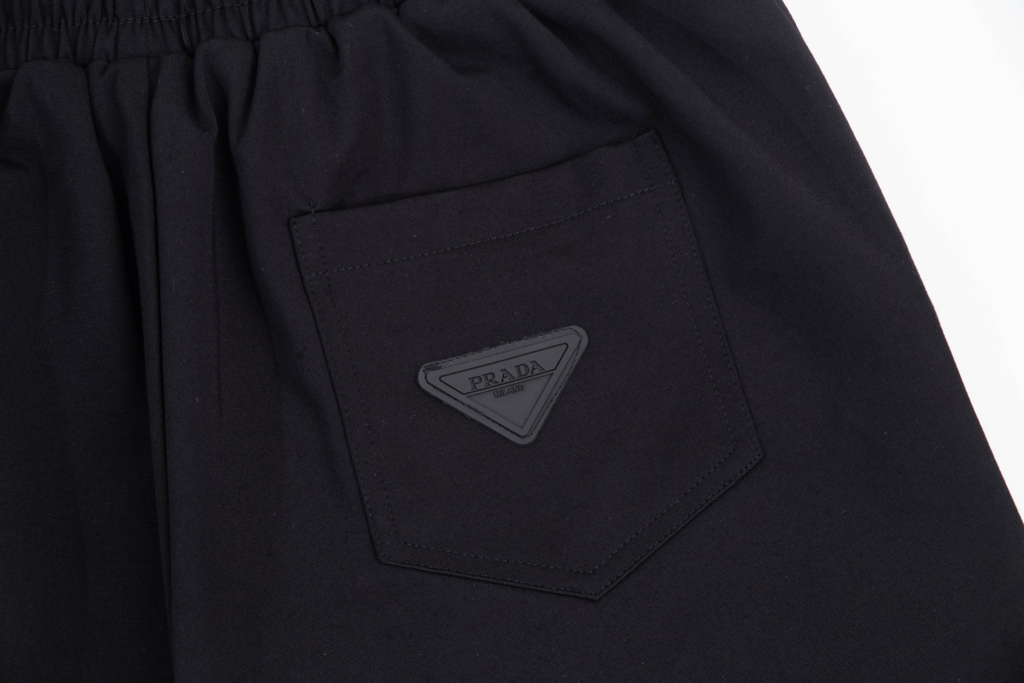 【PRADA  公式旗艦店】プラダ  ショートパンツ  ご好評に付き再入荷！