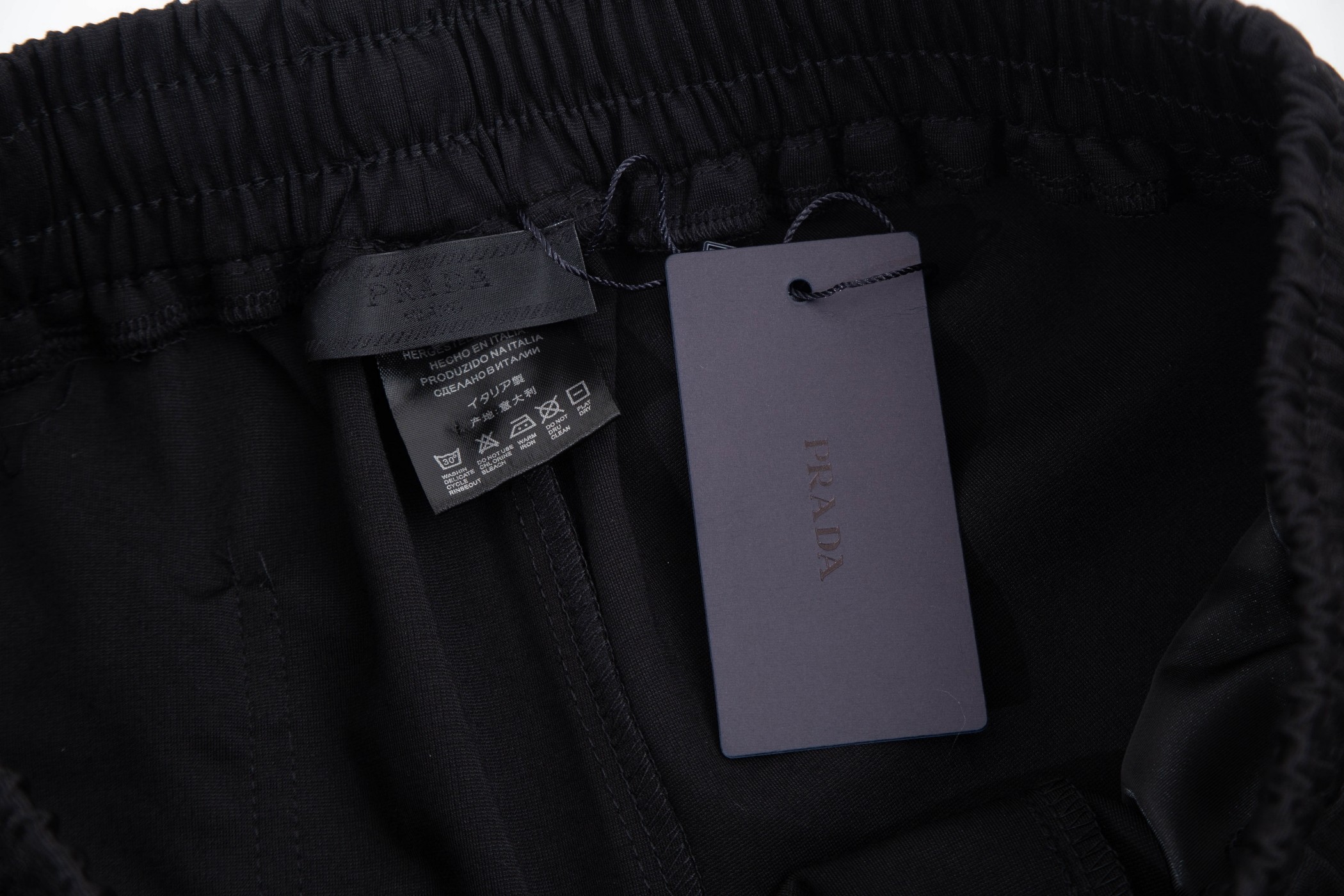 【PRADA  公式旗艦店】プラダ  ショートパンツ  ご好評に付き再入荷！