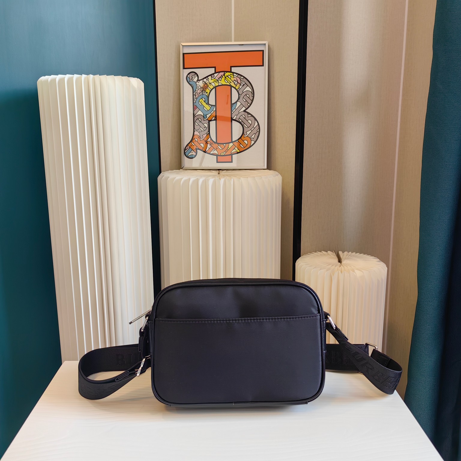 【BURBERRY 公式旗艦店】バーバリー   斜めがけバッグ 当日出荷 好評に付き再入荷！21*6*15CM