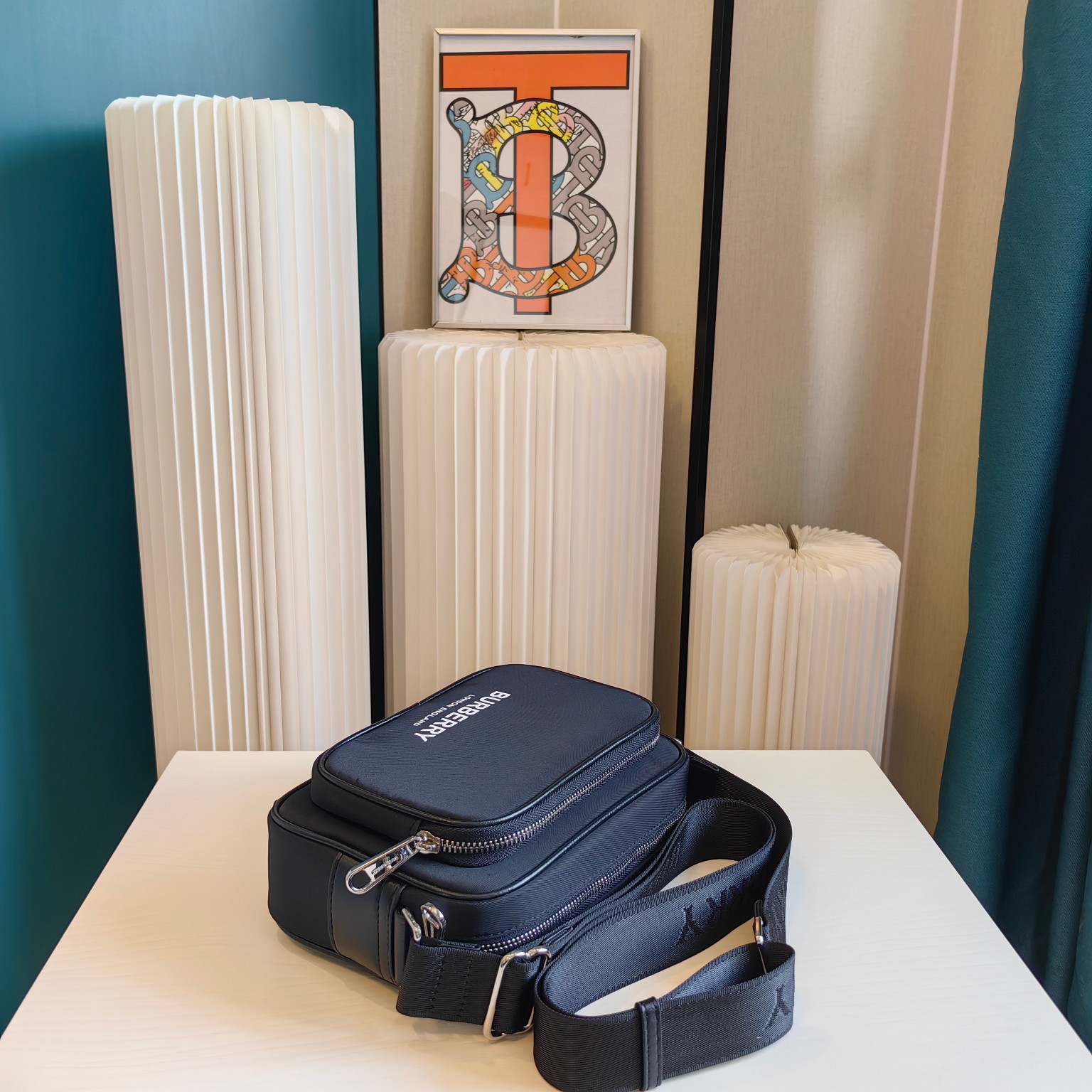 【BURBERRY 公式旗艦店】バーバリー   斜めがけバッグ 当日出荷 好評に付き再入荷！21*6*15CM