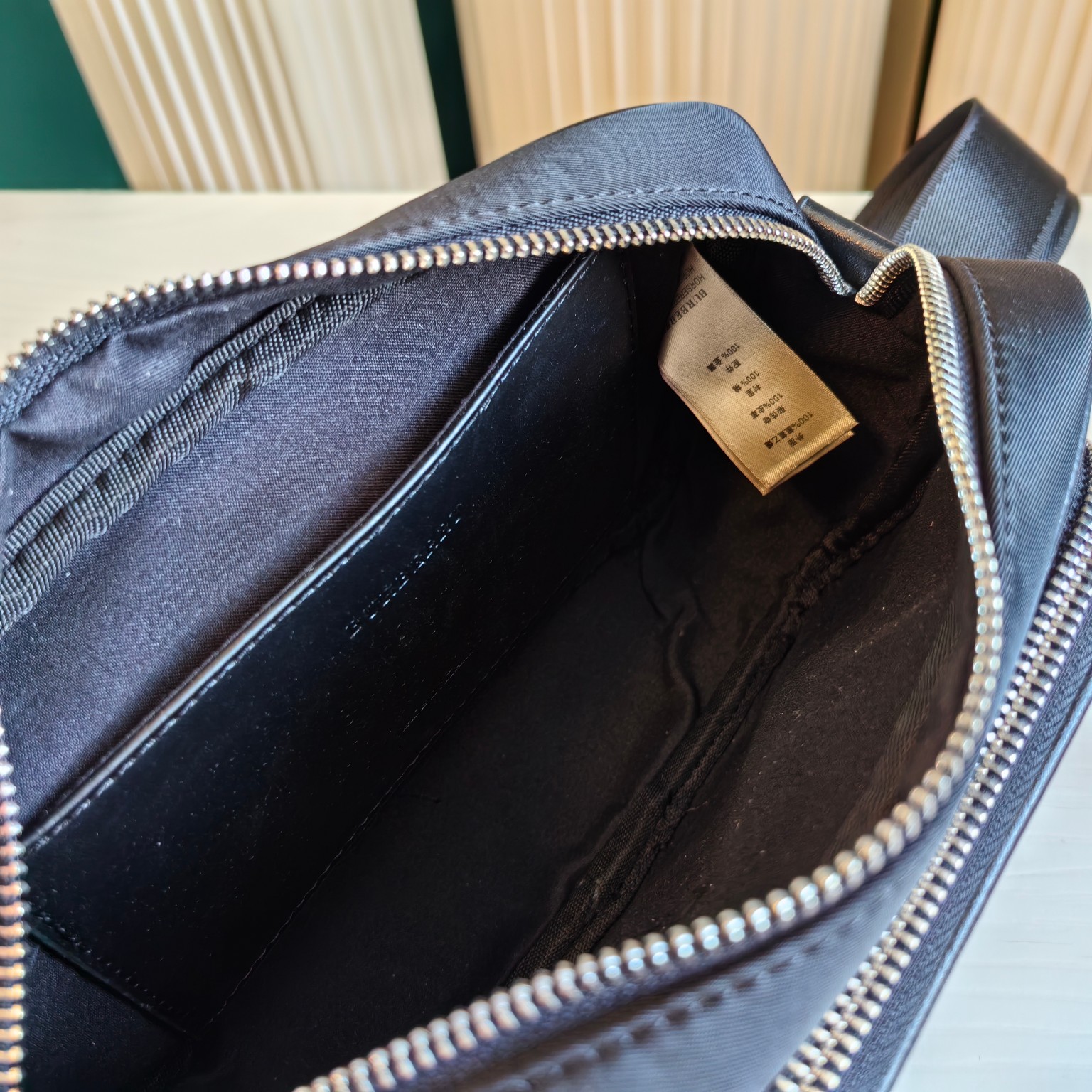 【BURBERRY 公式旗艦店】バーバリー   斜めがけバッグ 当日出荷 好評に付き再入荷！21*6*15CM