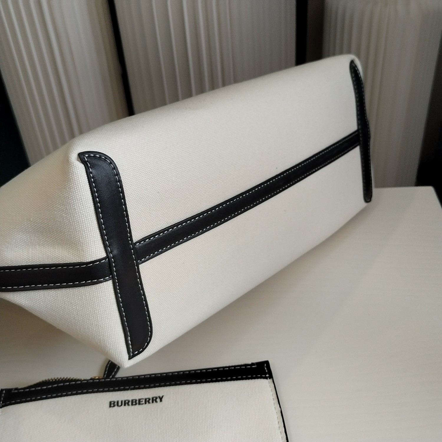 【BURBERRY 公式旗艦店】バーバリー   ハンドバッグ 当日出荷 好評に付き再入荷！35*16*29CM