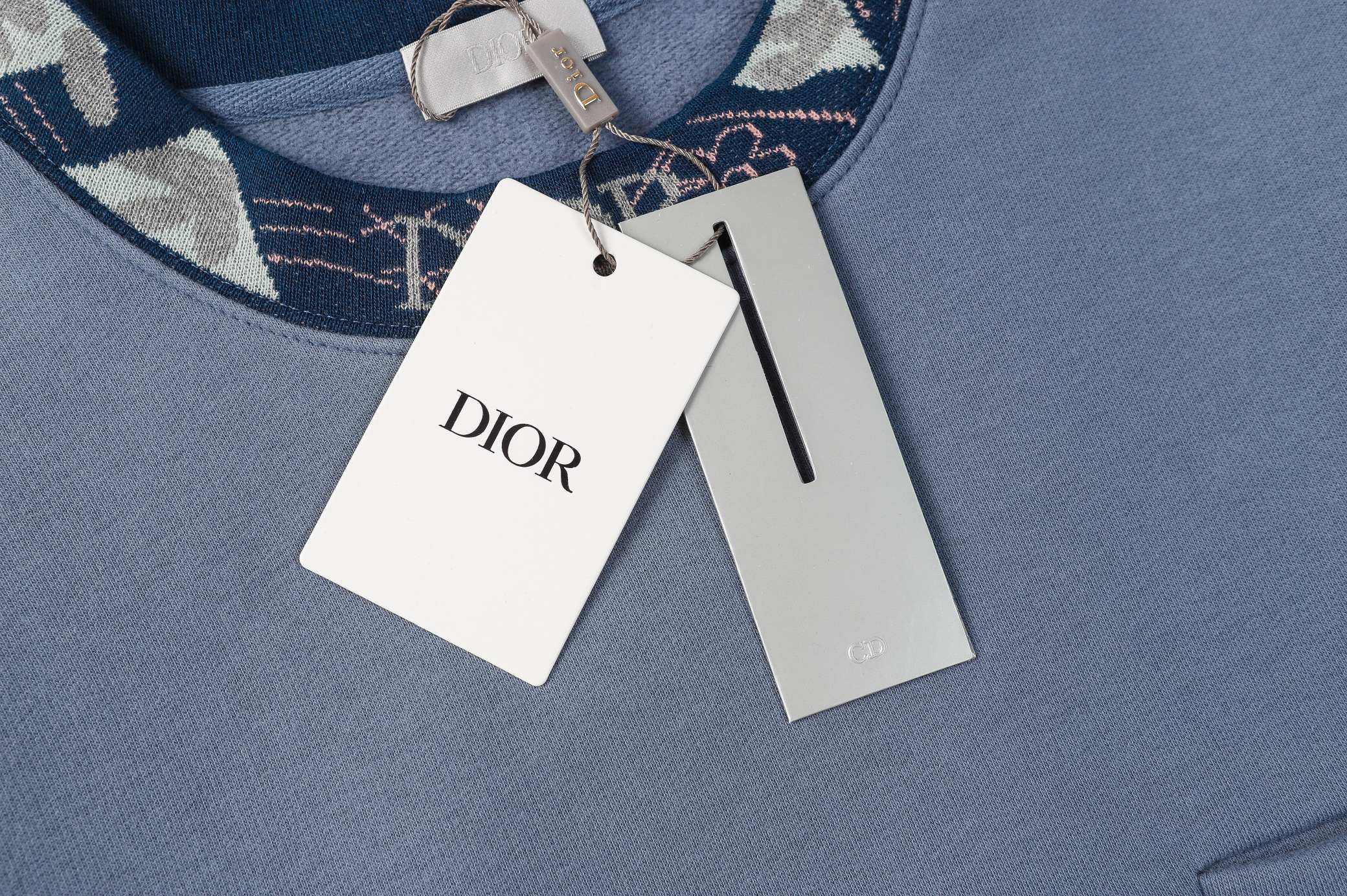 【DIOR  公式旗艦店】ディオール  丸首の衛衣 ご好評に付き再入荷！