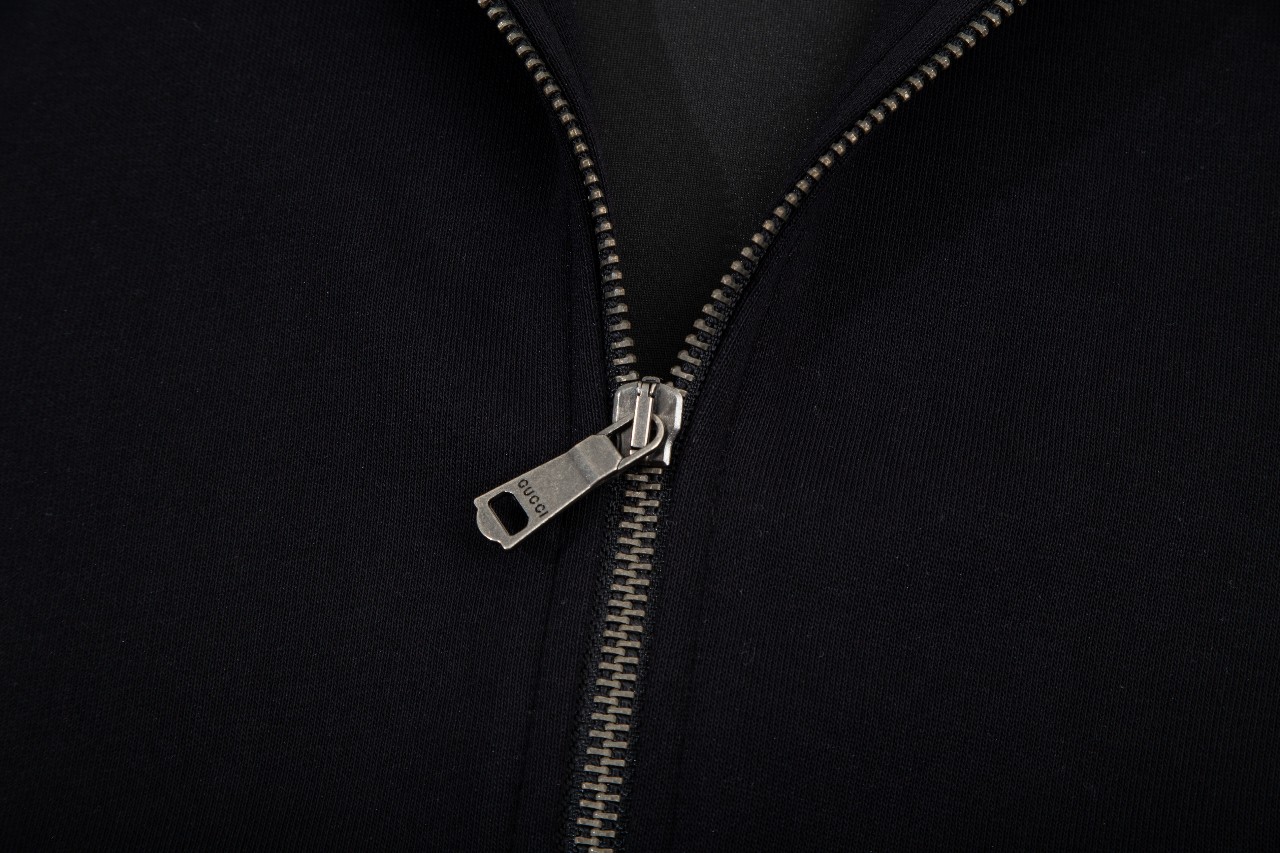 【GUCCI  公式旗艦店】グッチ   ジャケット着 好評に付き再入荷 240826