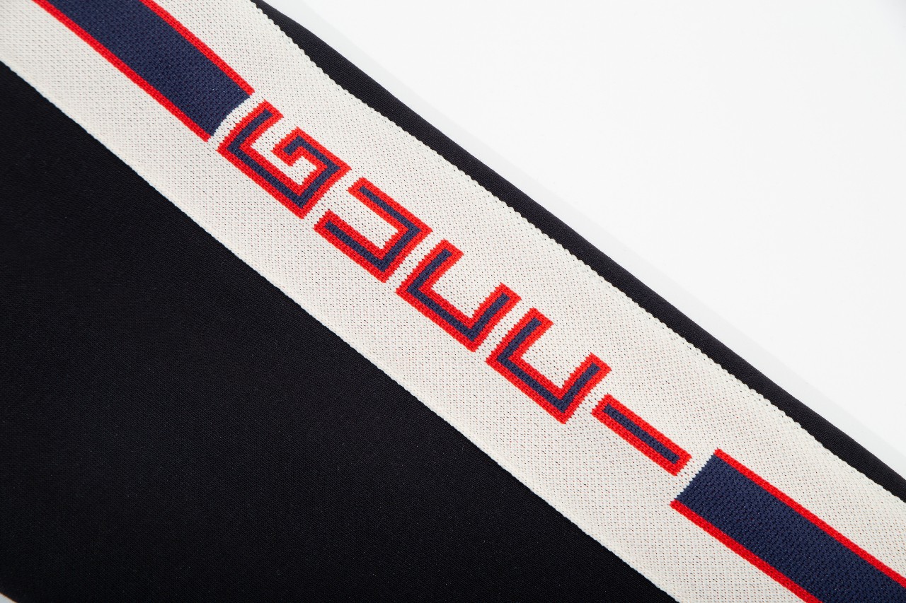 【GUCCI  公式旗艦店】グッチ   ジャケット着 好評に付き再入荷 240826