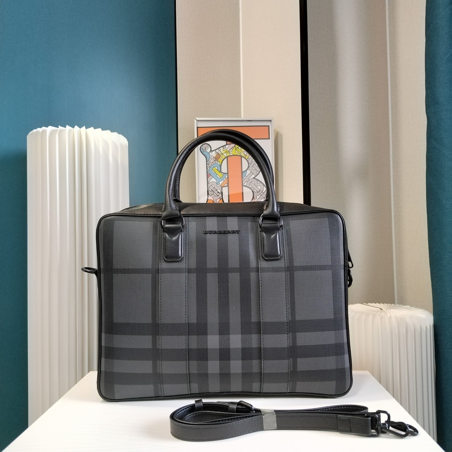 【BURBERRY 公式旗艦店】バーバリー   ハンドバッグ 当日出荷 好評に付き再入荷！37*27*7CM