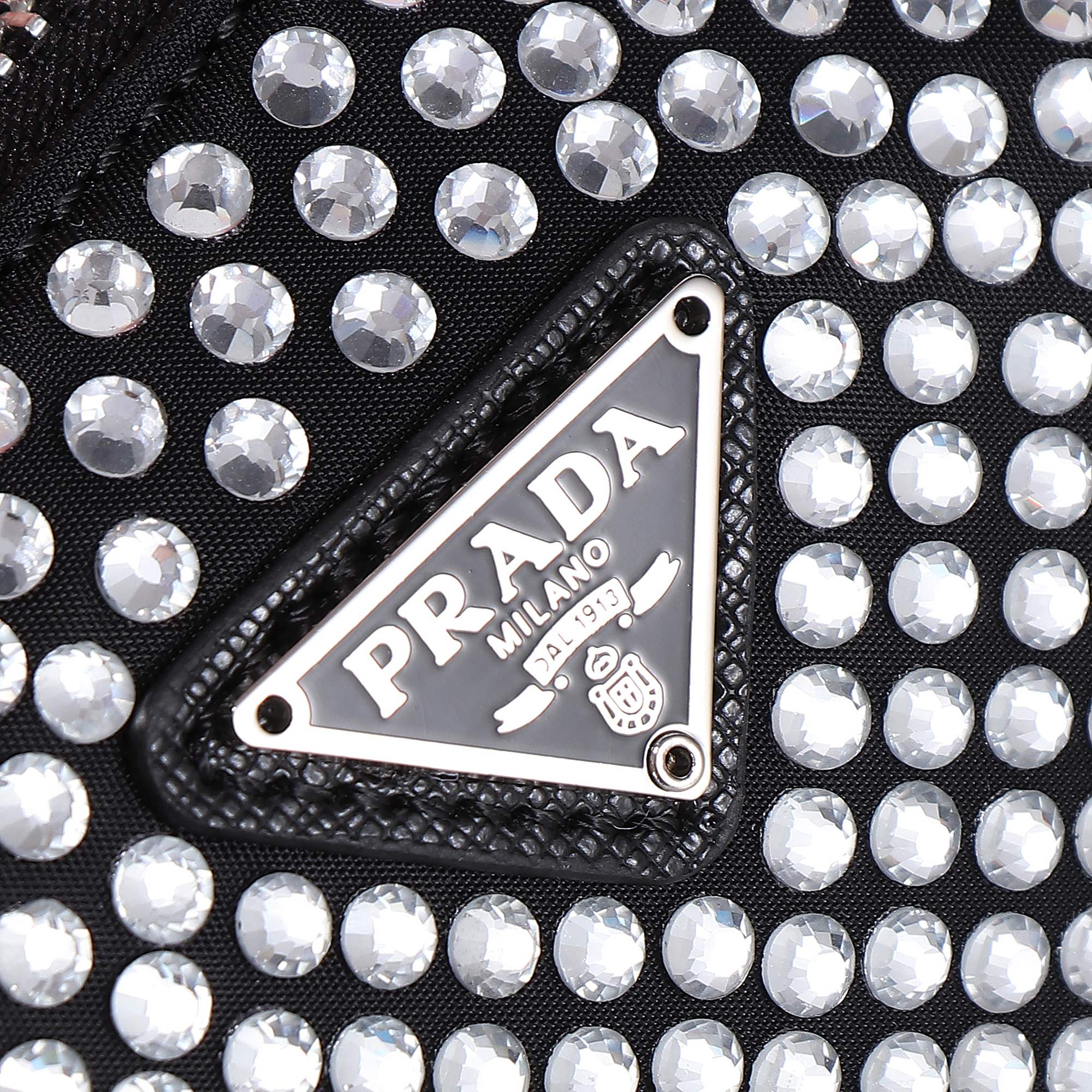 【PRADA  公式旗艦店】プラダ   斜めがけバッグ  当日出荷 好評に付き再入荷！22*16*6CM