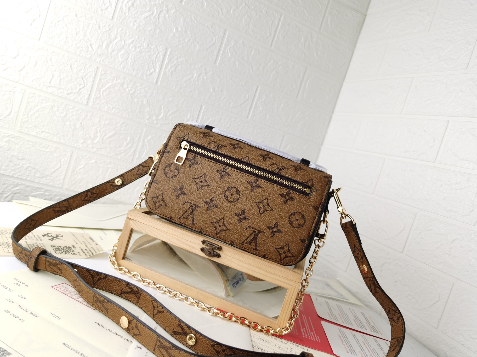 【LOUIS VUITTON 公式旗艦店】ルイヴィトン  斜めがけバッグ当日出荷 好評に付き再入荷！21.5*6*13.5CM