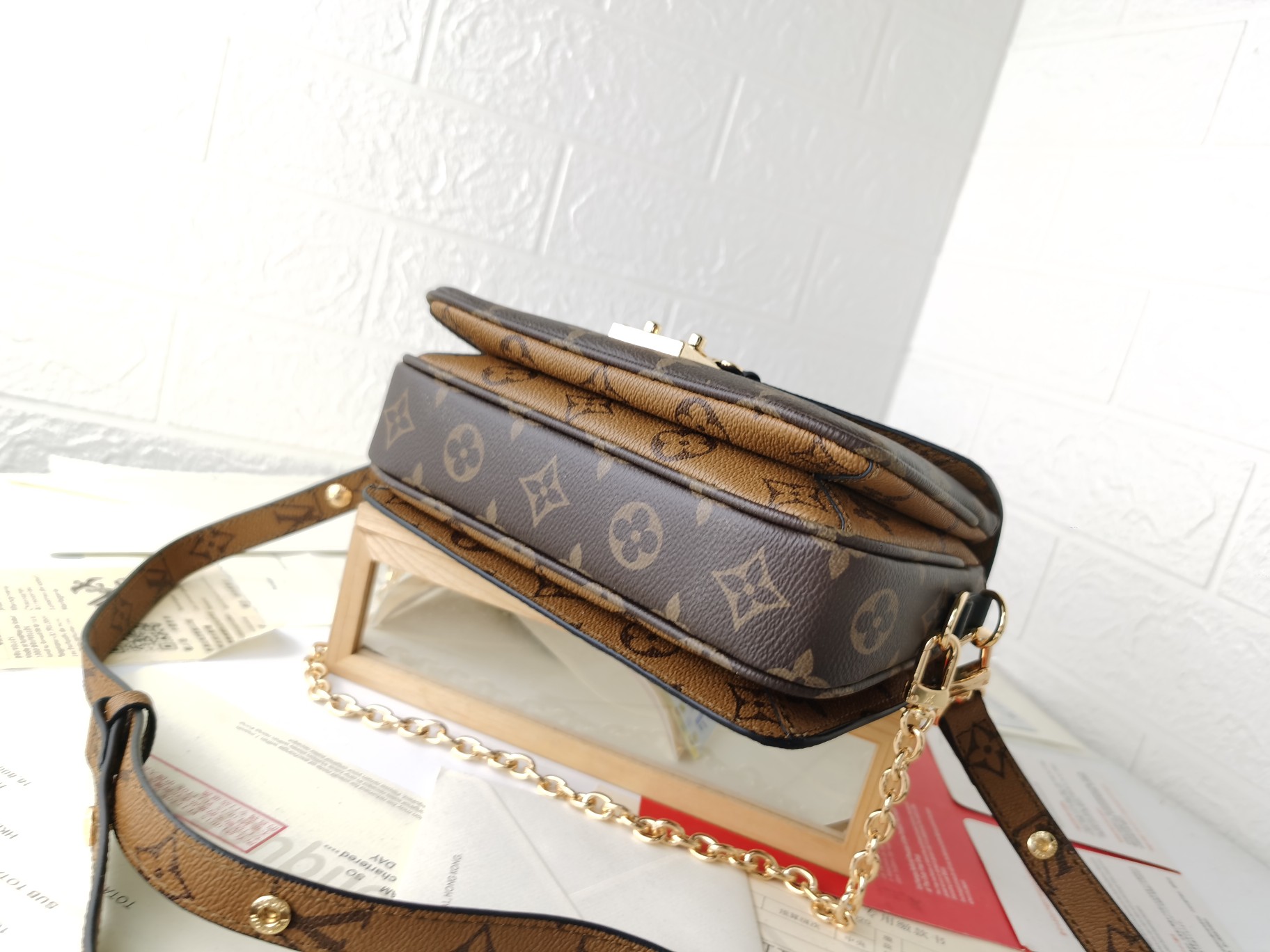 【LOUIS VUITTON 公式旗艦店】ルイヴィトン  斜めがけバッグ当日出荷 好評に付き再入荷！21.5*6*13.5CM