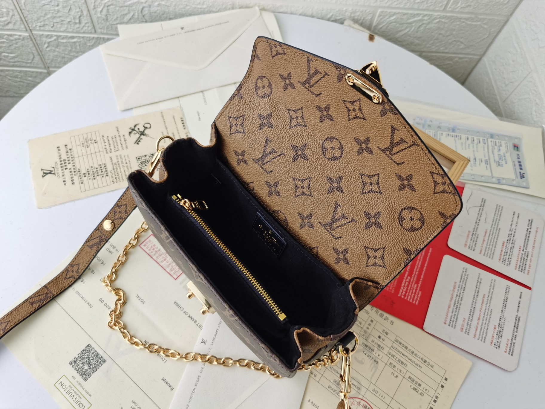 【LOUIS VUITTON 公式旗艦店】ルイヴィトン  斜めがけバッグ当日出荷 好評に付き再入荷！21.5*6*13.5CM