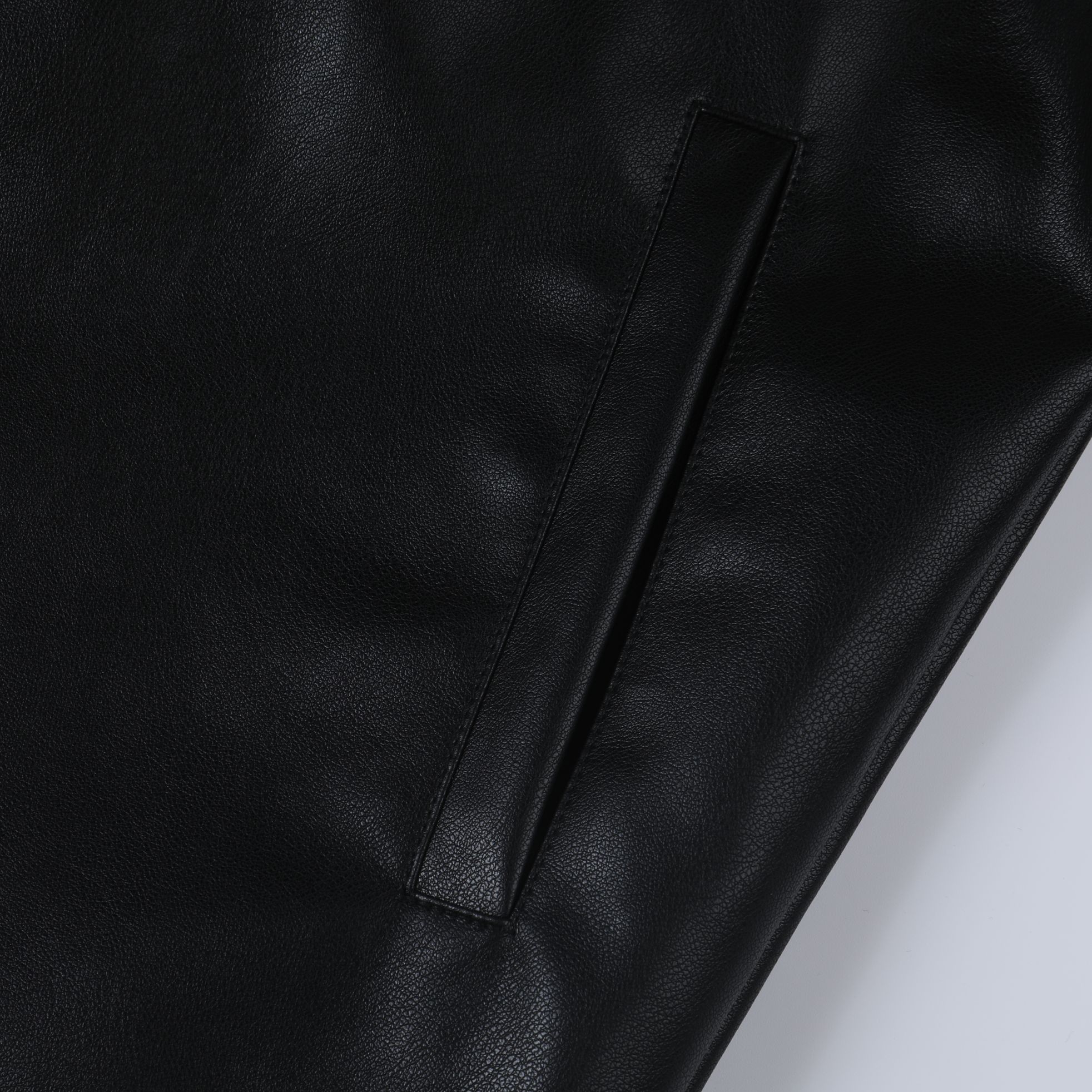 【VERSACE  公式旗艦店】ヴェルサーチ  ジャケット着 ご好評に付き再入荷！241023