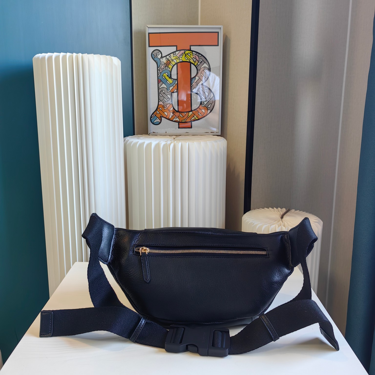 【BURBERRY 公式旗艦店】バーバリー  胸ポケット 当日出荷 好評に付き再入荷！21*18CM