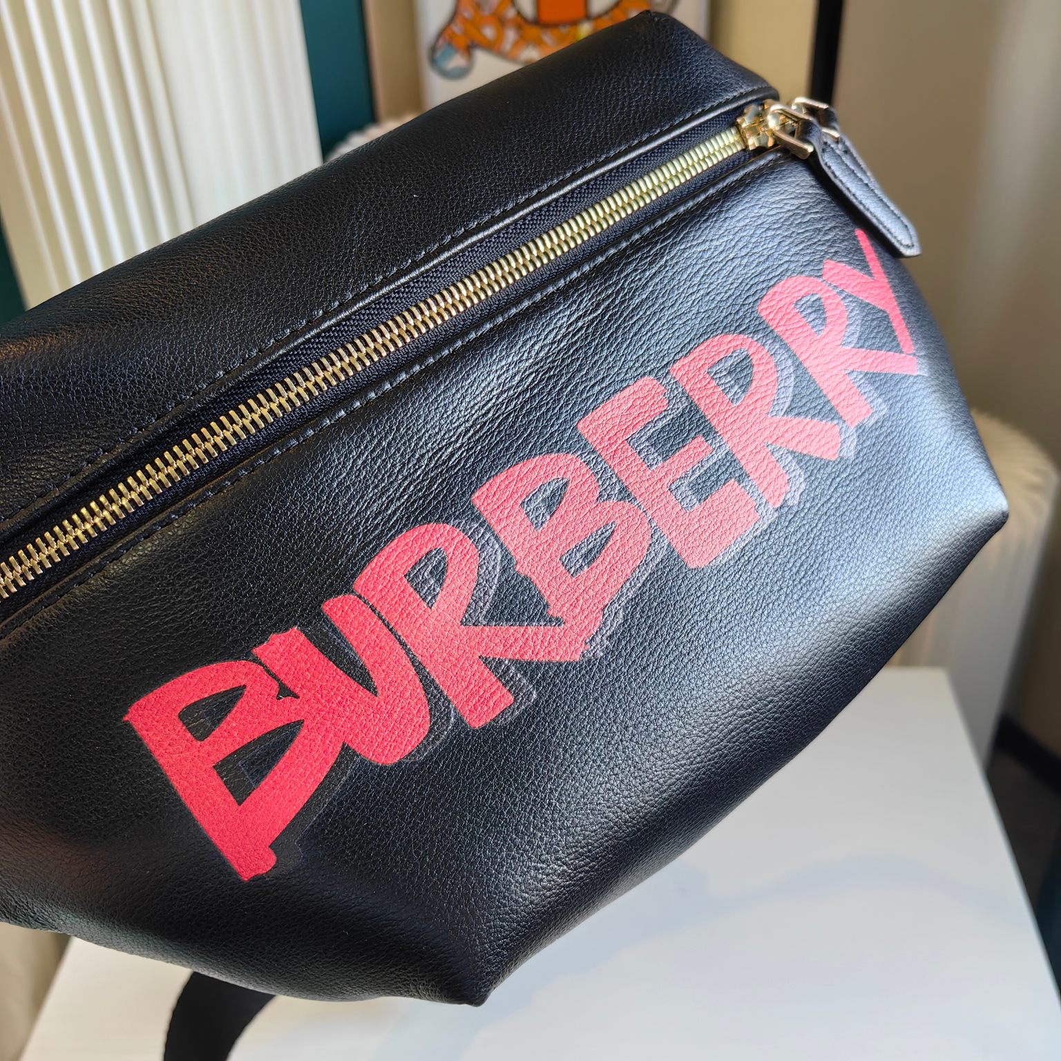 【BURBERRY 公式旗艦店】バーバリー  胸ポケット 当日出荷 好評に付き再入荷！21*18CM