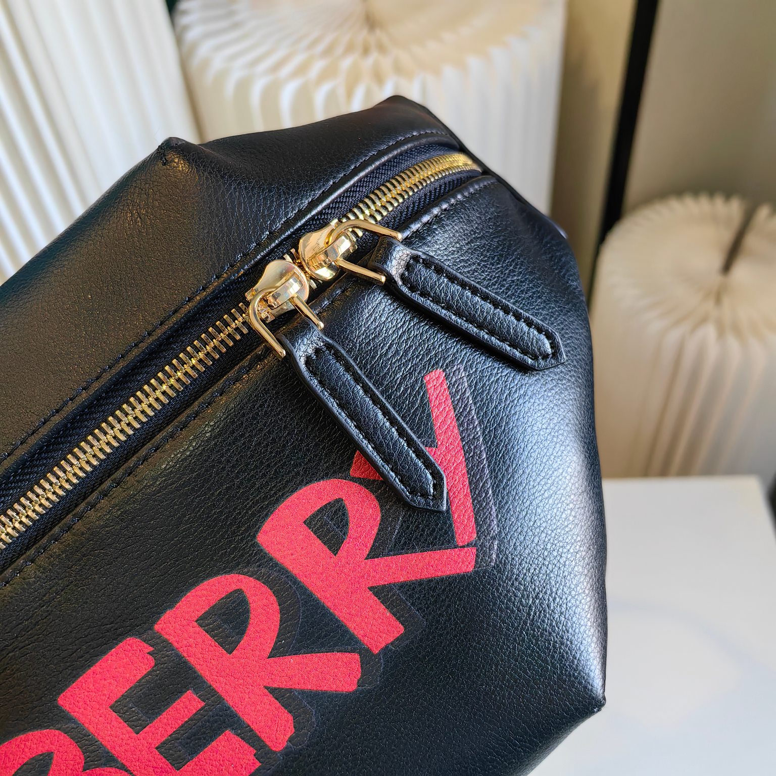 【BURBERRY 公式旗艦店】バーバリー  胸ポケット 当日出荷 好評に付き再入荷！21*18CM