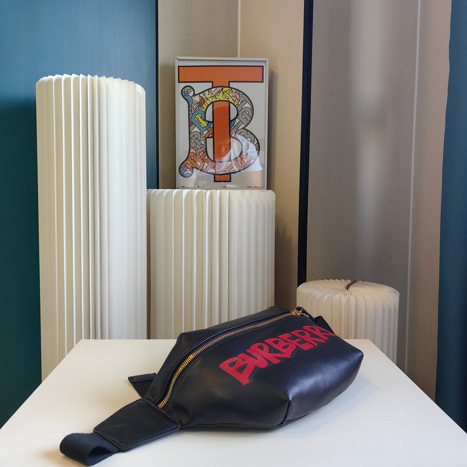 【BURBERRY 公式旗艦店】バーバリー  胸ポケット 当日出荷 好評に付き再入荷！21*18CM