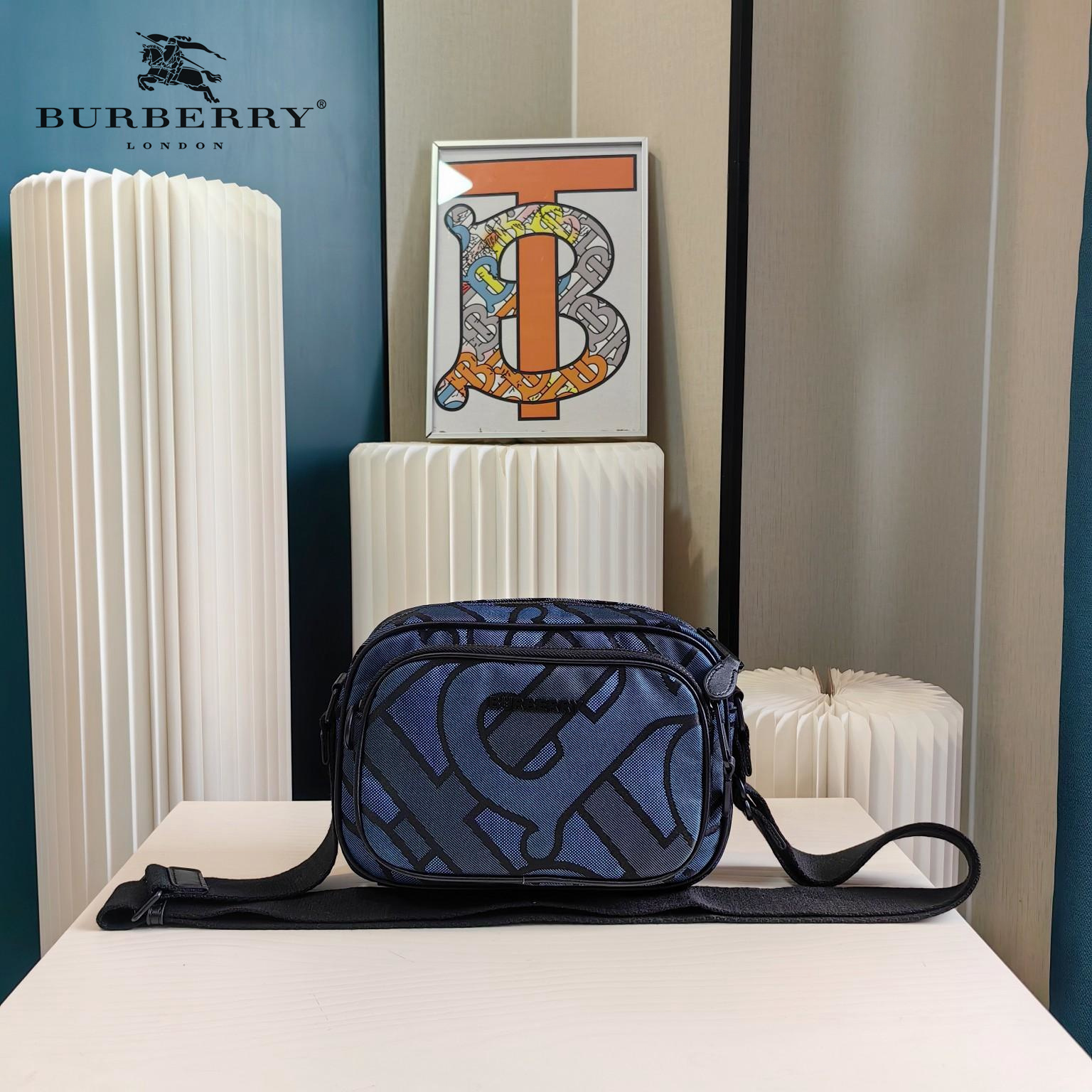 【BURBERRY  公式旗艦店】バーバリー 斜めがけバッグ 当日出荷 好評に付き再入荷！22*16CM