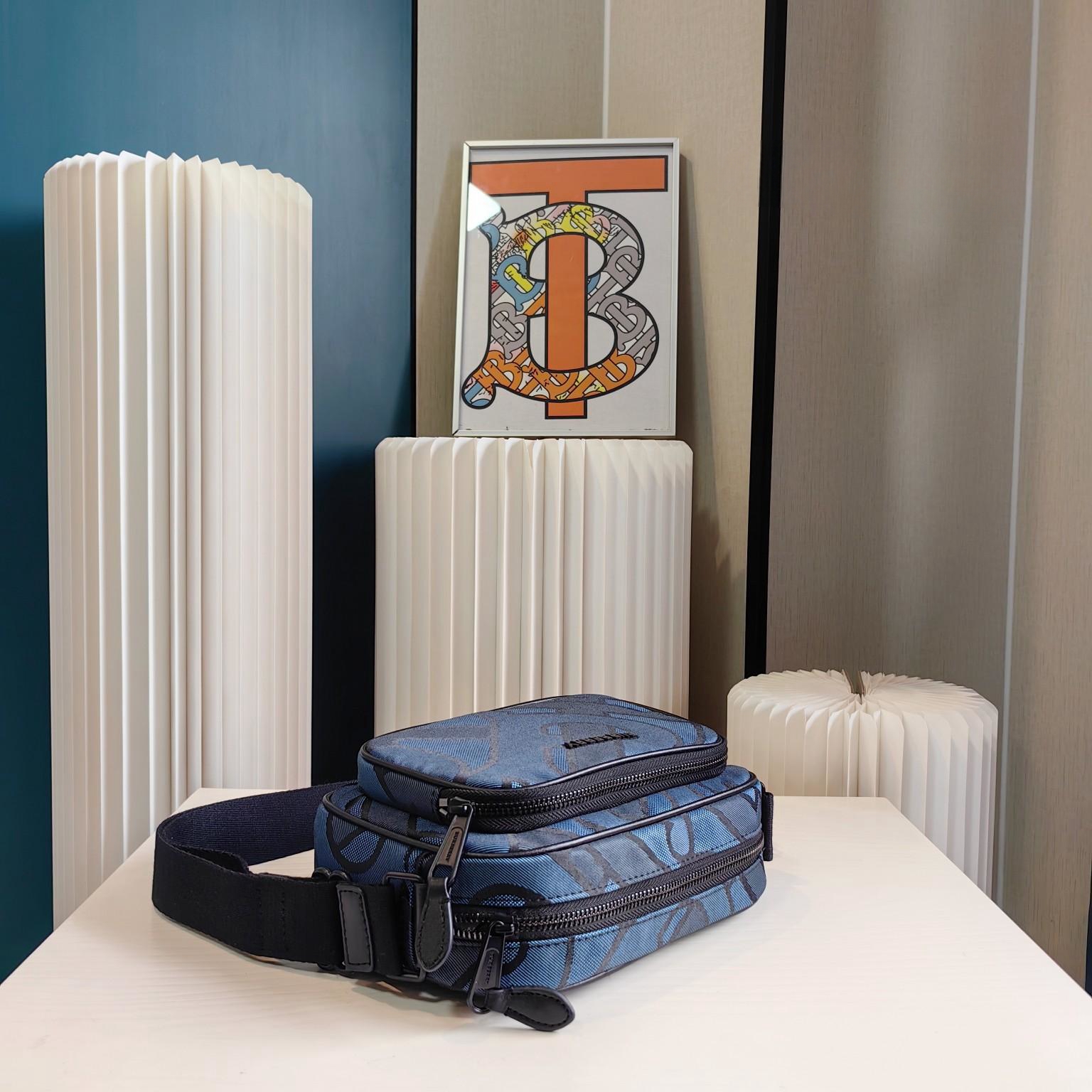 【BURBERRY  公式旗艦店】バーバリー 斜めがけバッグ 当日出荷 好評に付き再入荷！22*16CM