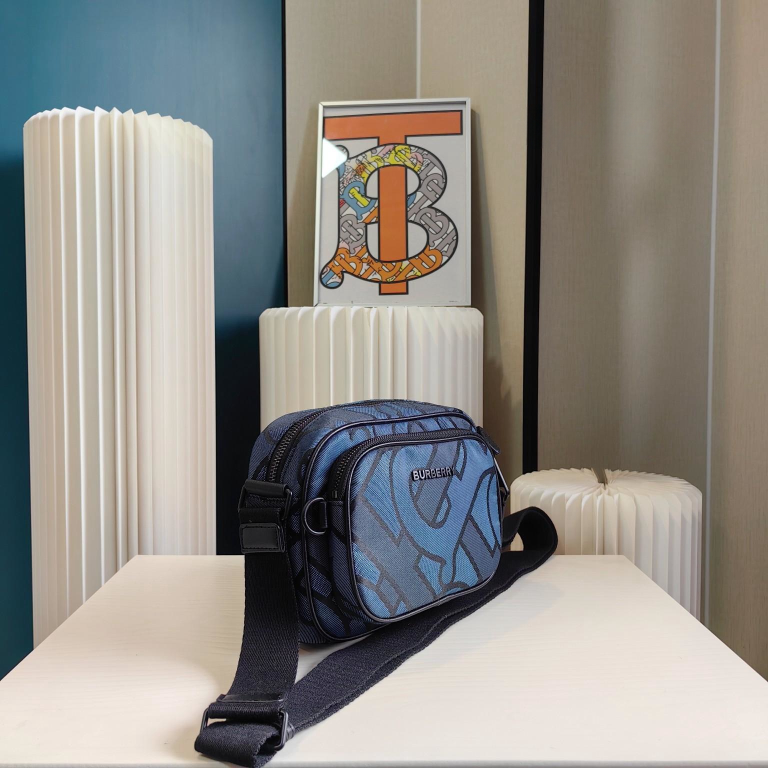 【BURBERRY  公式旗艦店】バーバリー 斜めがけバッグ 当日出荷 好評に付き再入荷！22*16CM