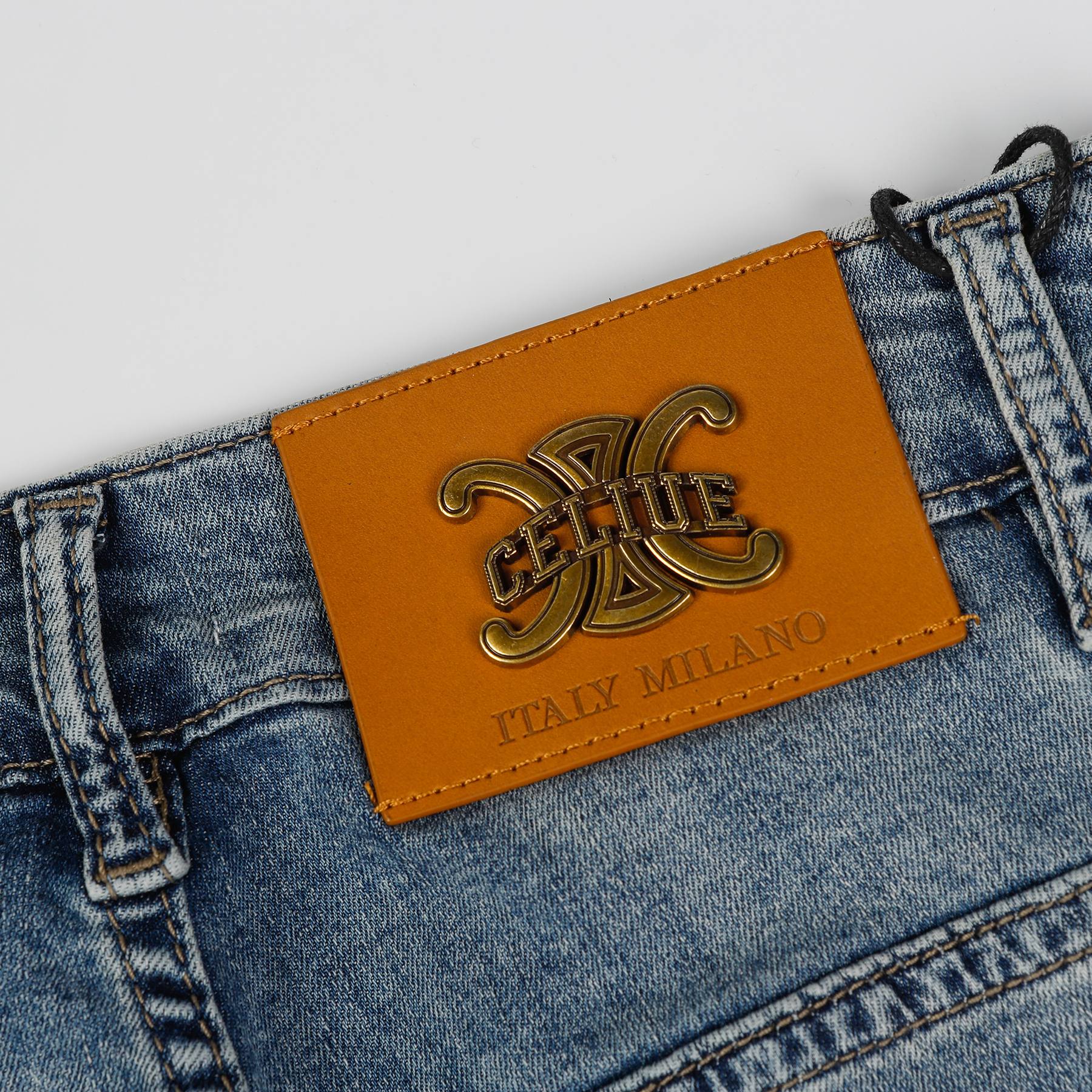 【CELINE 公式旗艦店】セリーヌ  ジーパン  ご好評に付き再入荷！