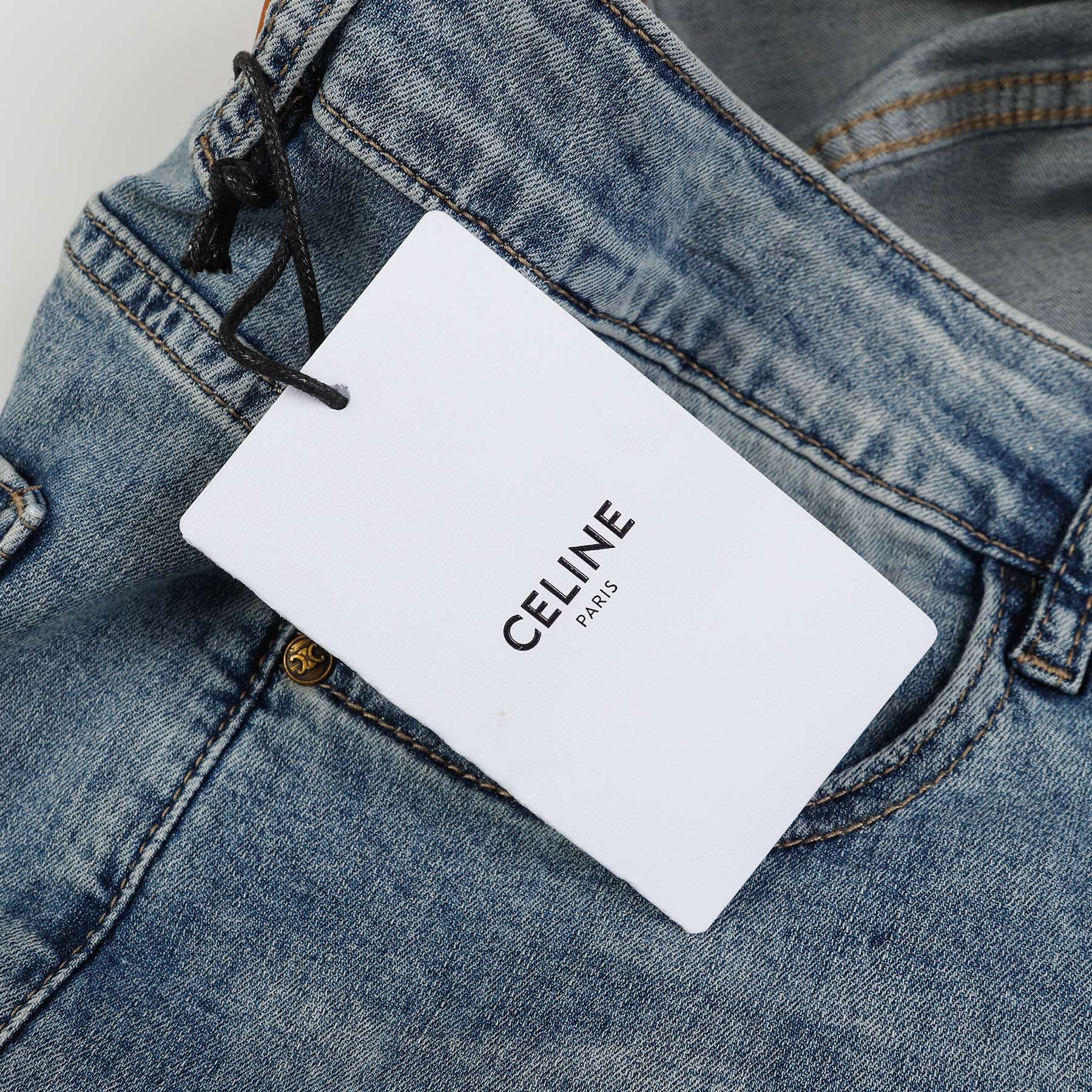 【CELINE 公式旗艦店】セリーヌ  ジーパン  ご好評に付き再入荷！