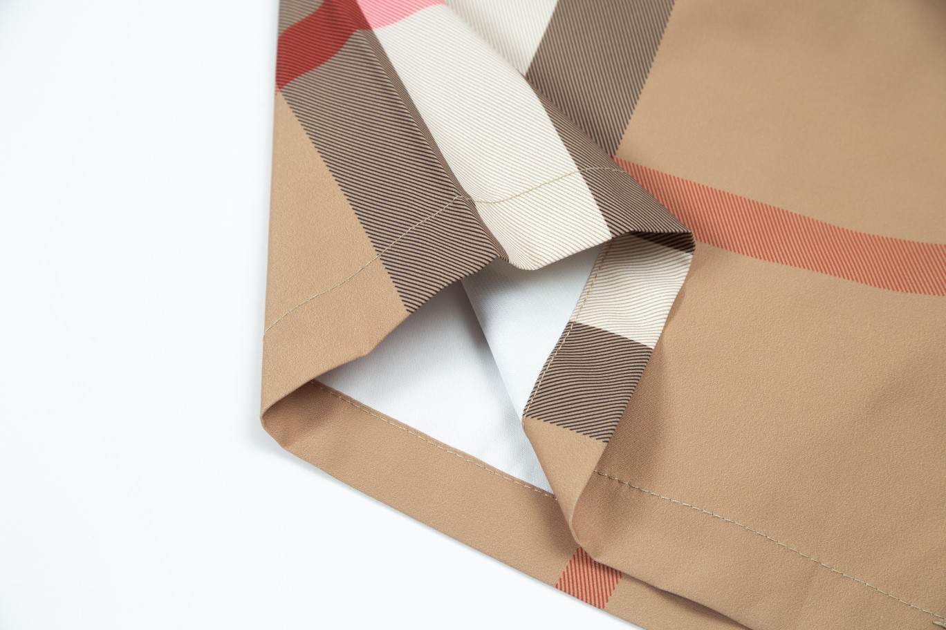 【BURBERRY  公式旗艦店】バーバリー ショートパンツご好評に付き再入荷！