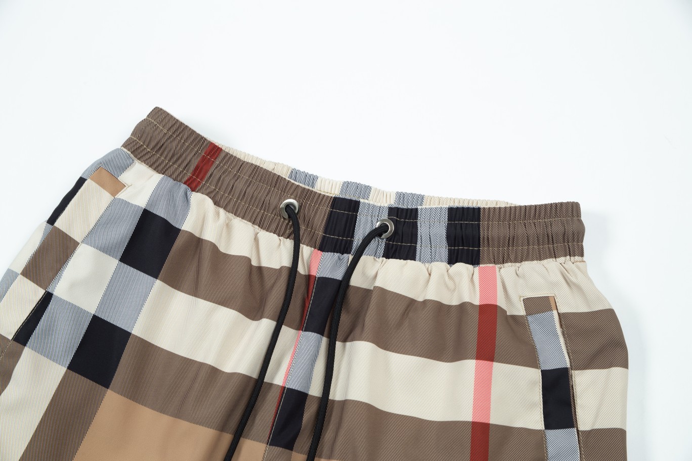 【BURBERRY  公式旗艦店】バーバリー ショートパンツご好評に付き再入荷！