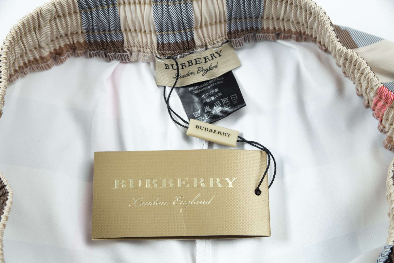 【BURBERRY  公式旗艦店】バーバリー ショートパンツご好評に付き再入荷！