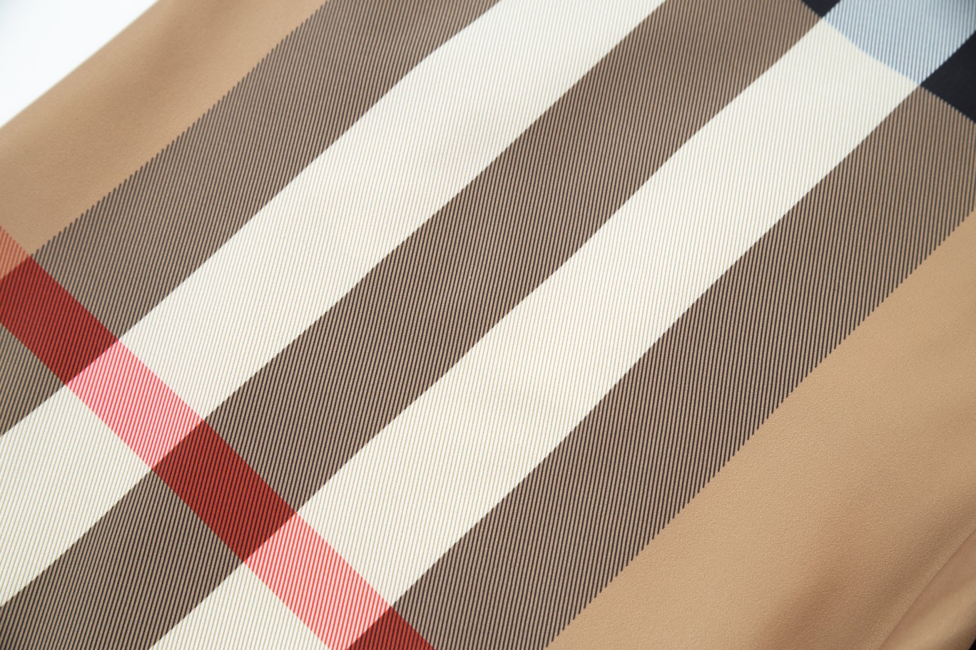 【BURBERRY  公式旗艦店】バーバリー ショートパンツご好評に付き再入荷！