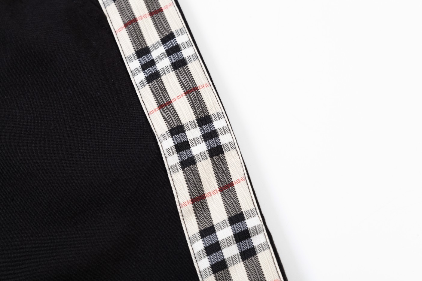 【BURBERRY  公式旗艦店】バーバリー  ショートパンツ  ご好評に付き再入荷！