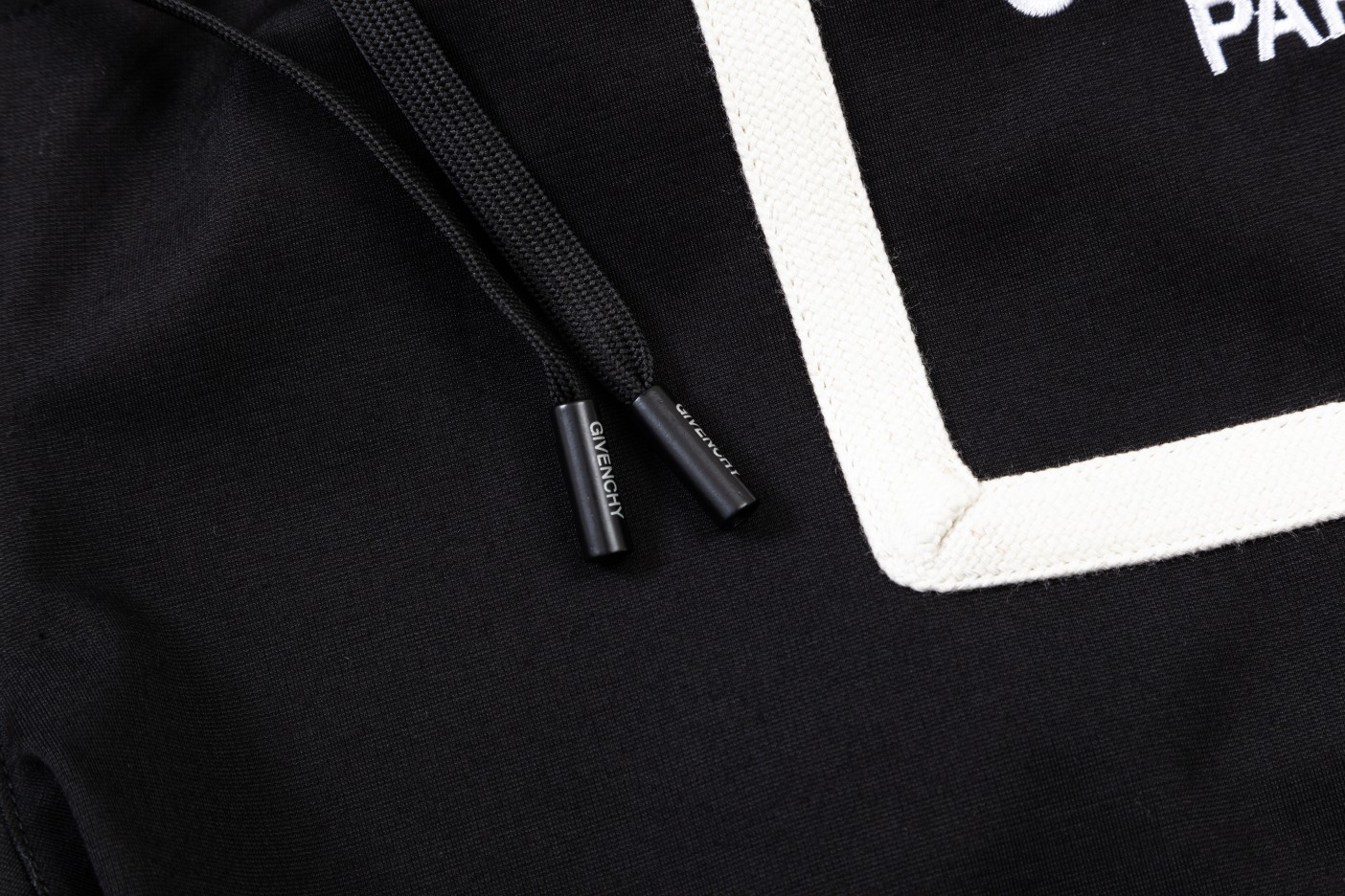 【GIVENCHY  公式旗艦店】ジバンシー ショートパンツご好評に付き再入荷！