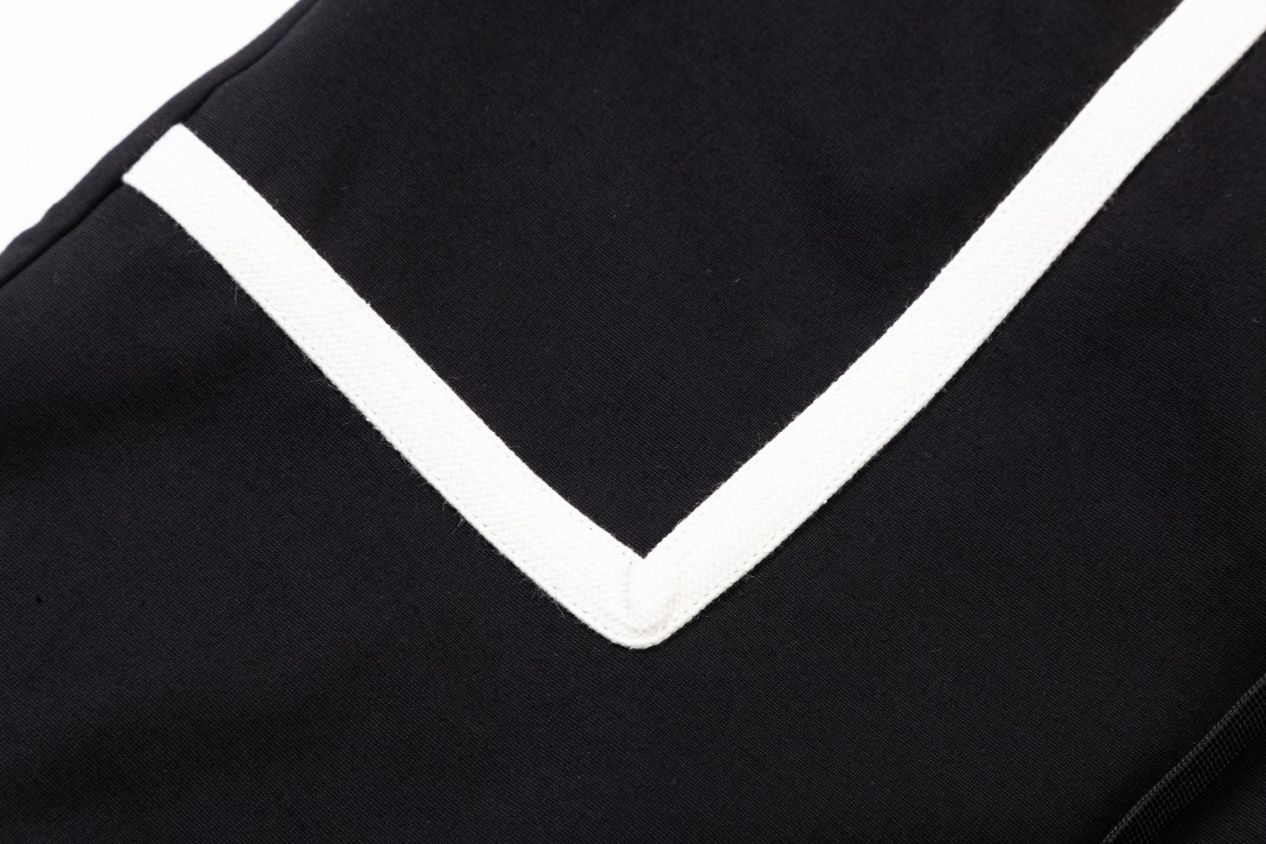 【GIVENCHY  公式旗艦店】ジバンシー ショートパンツご好評に付き再入荷！