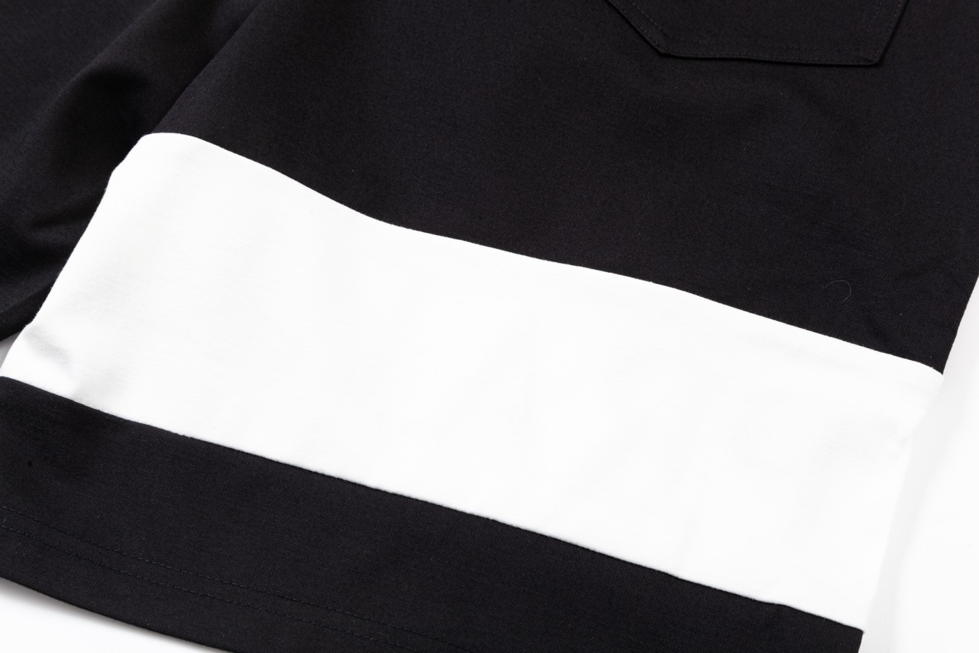 【PRADA  公式旗艦店】プラダ  ショートパンツ  ご好評に付き再入荷！