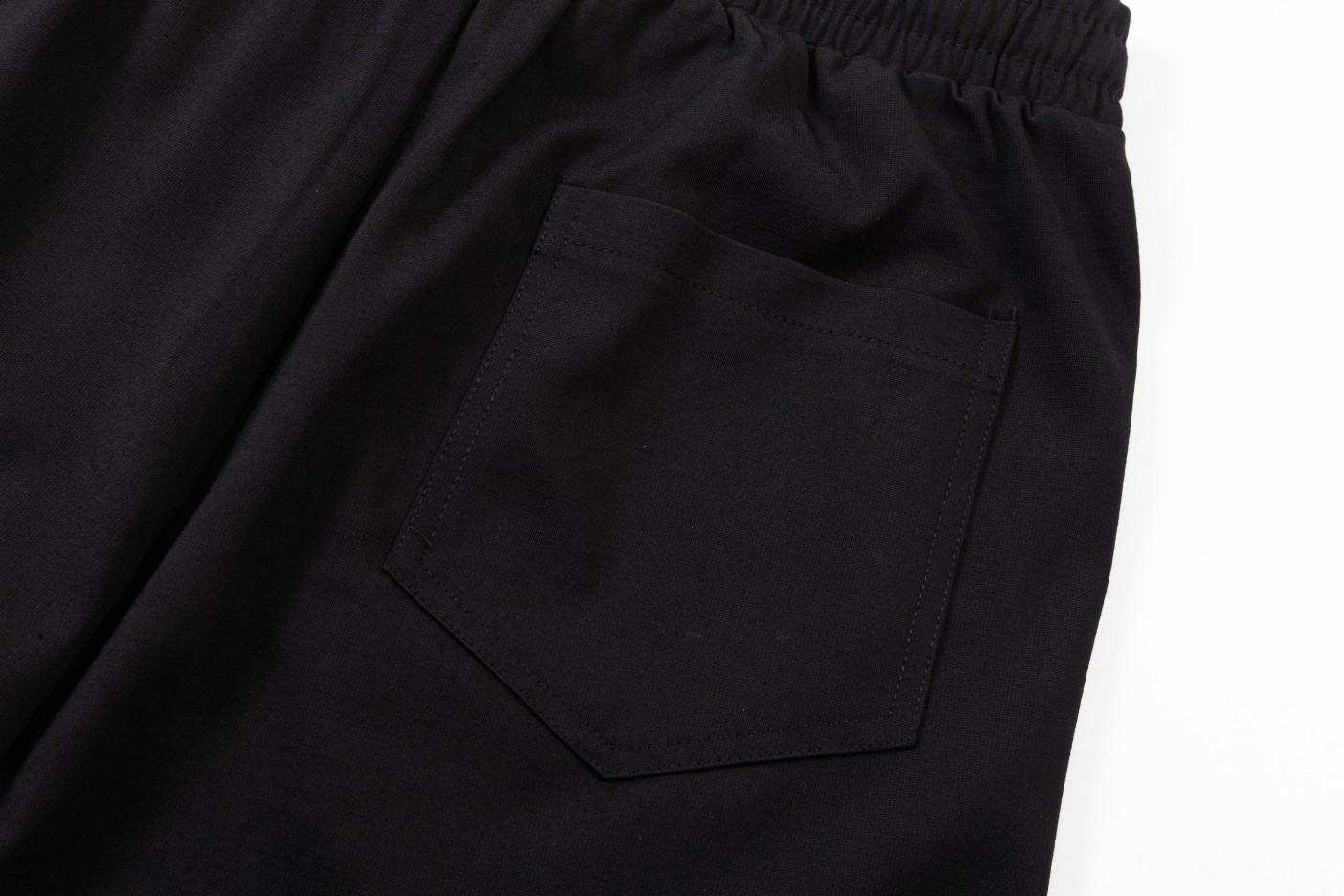 【MONCLER  公式旗艦店】モンクレール  ショートパンツ  ご好評に付き再入荷！