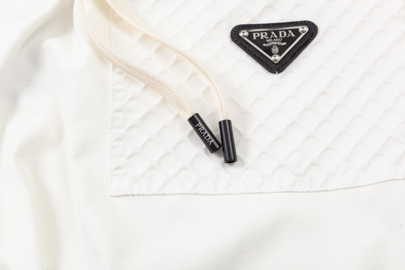 【PRADA  公式旗艦店】プラダ  ショートパンツ  ご好評に付き再入荷 240803