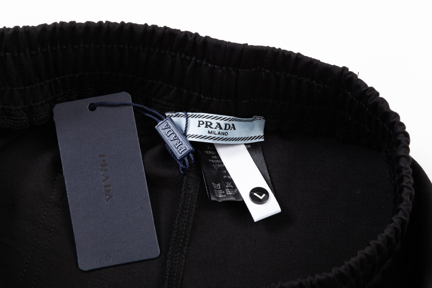 【PRADA  公式旗艦店】プラダ  ショートパンツ  ご好評に付き再入荷！