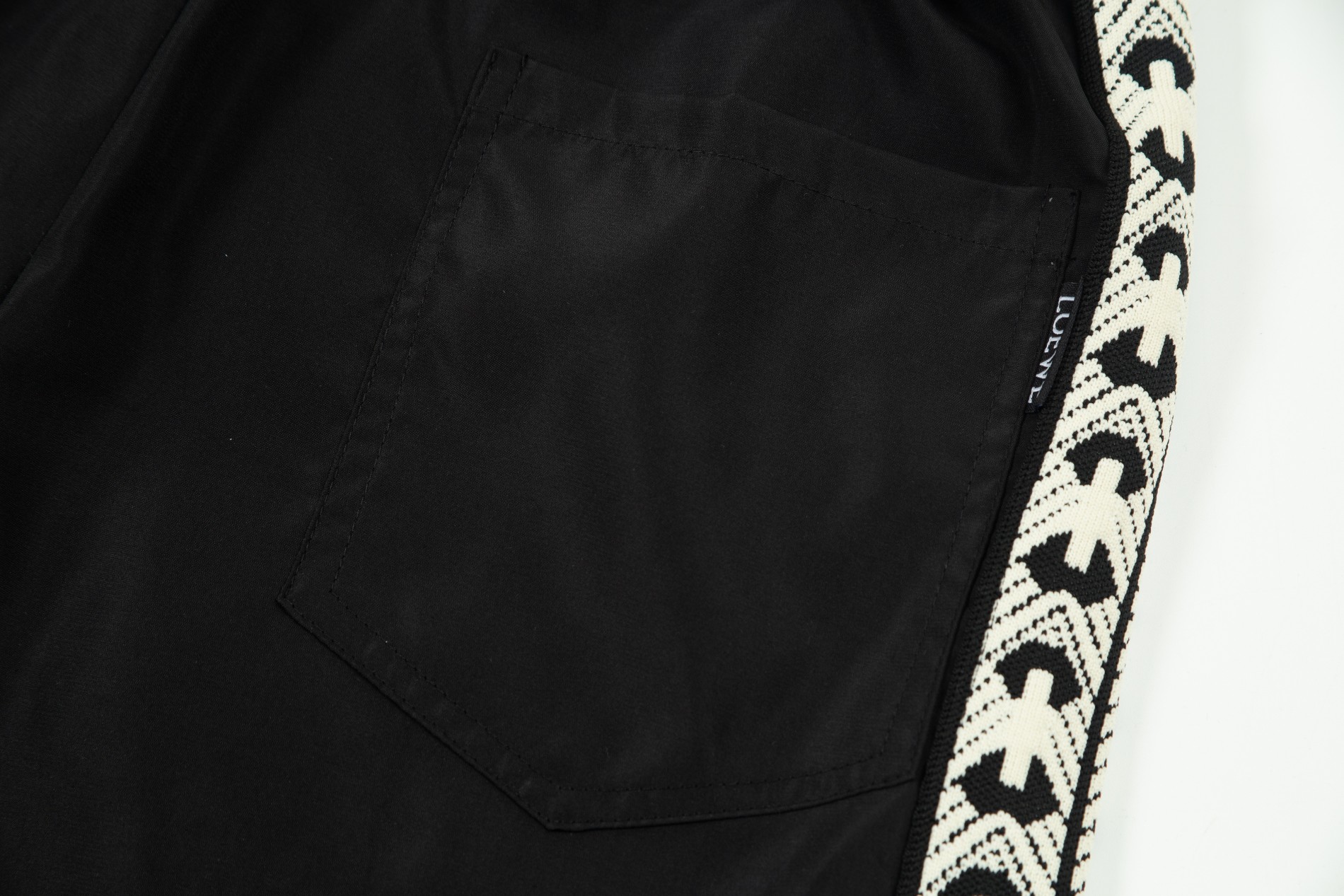 【LOEWE  公式旗艦店】ロエベ   ショートパンツ  ご好評に付き再入荷！