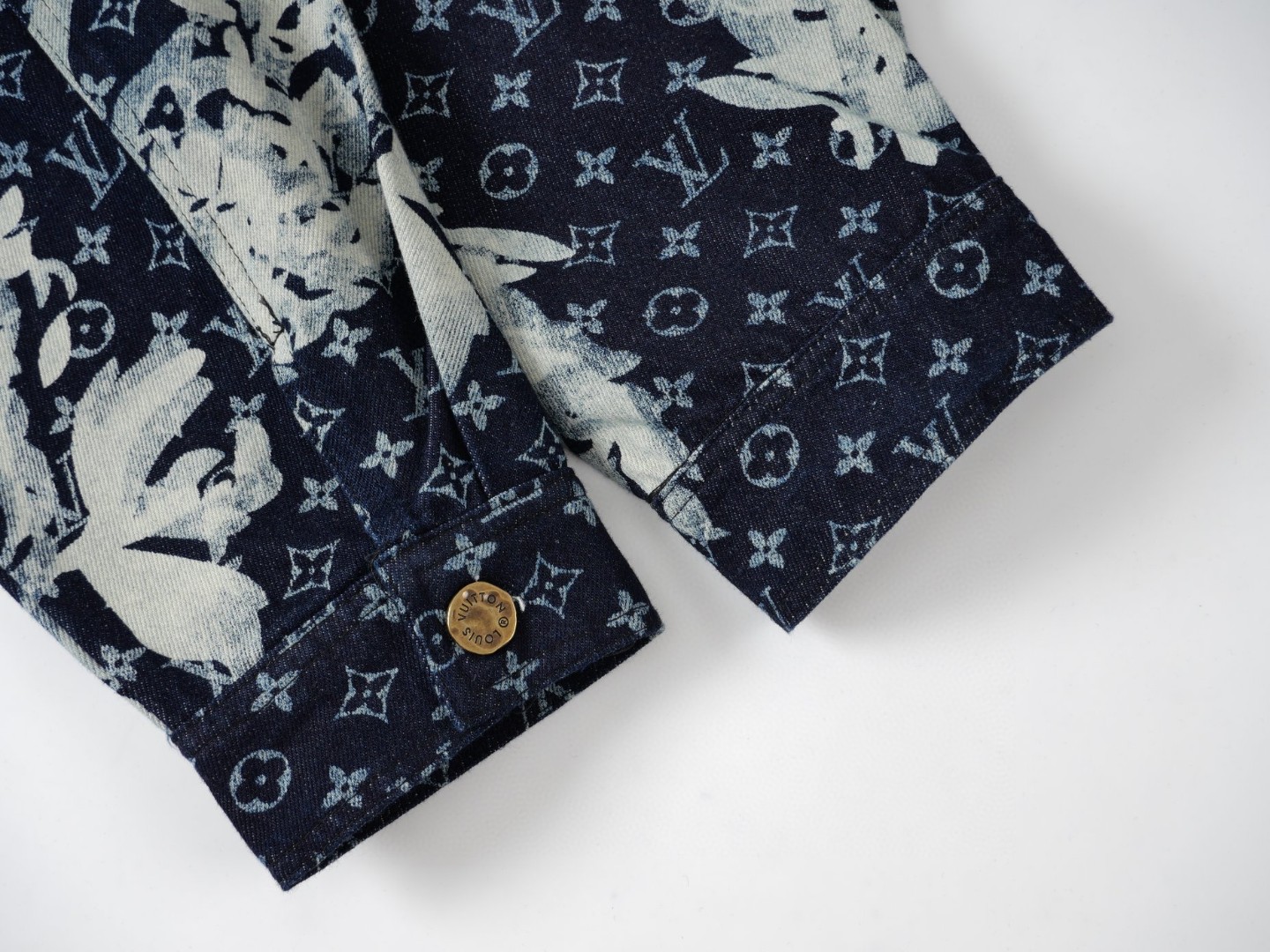 【LOUIS VUITTON  公式旗艦店】ルイヴィトン  ジャケット着 好評に付き再入荷！