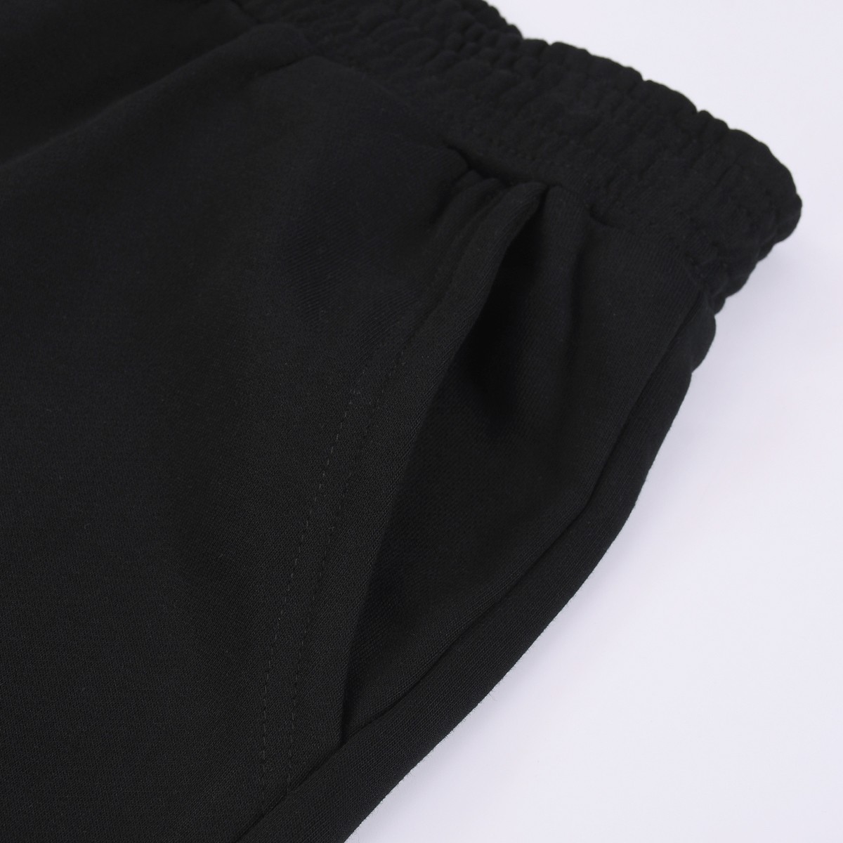 【GIVENCHY  公式旗艦店】ジバンシー ショートパンツご好評に付き再入荷 240803