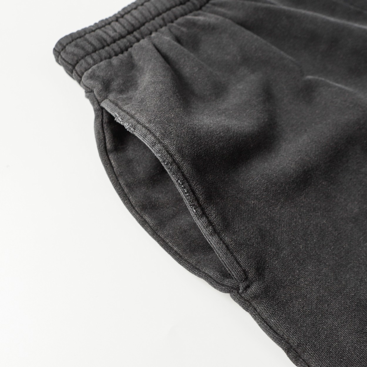 【BALENCIAGA  公式旗艦店】バレンシアガ  ショートパンツご好評に付き再入荷 240717