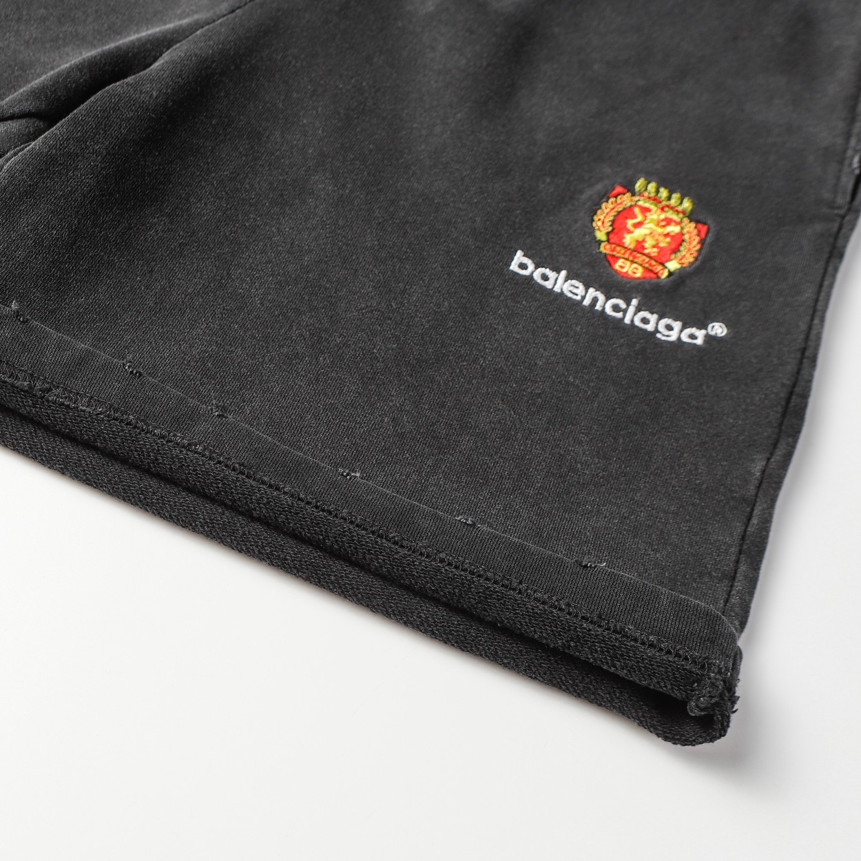 【BALENCIAGA  公式旗艦店】バレンシアガ  ショートパンツご好評に付き再入荷 240717