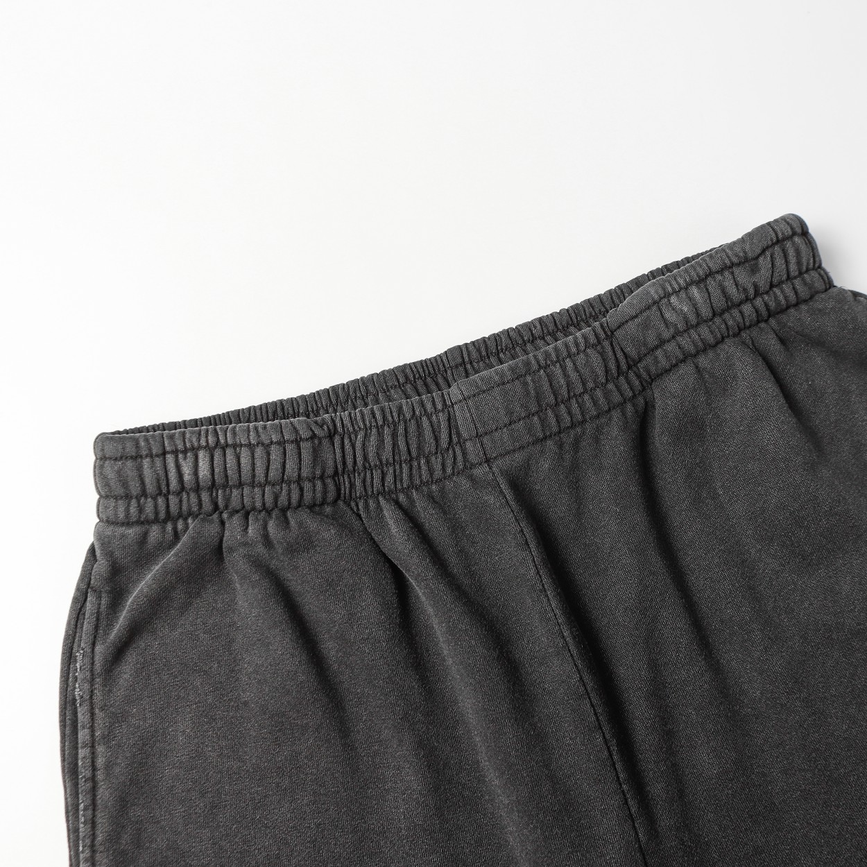 【BALENCIAGA  公式旗艦店】バレンシアガ  ショートパンツご好評に付き再入荷 240717