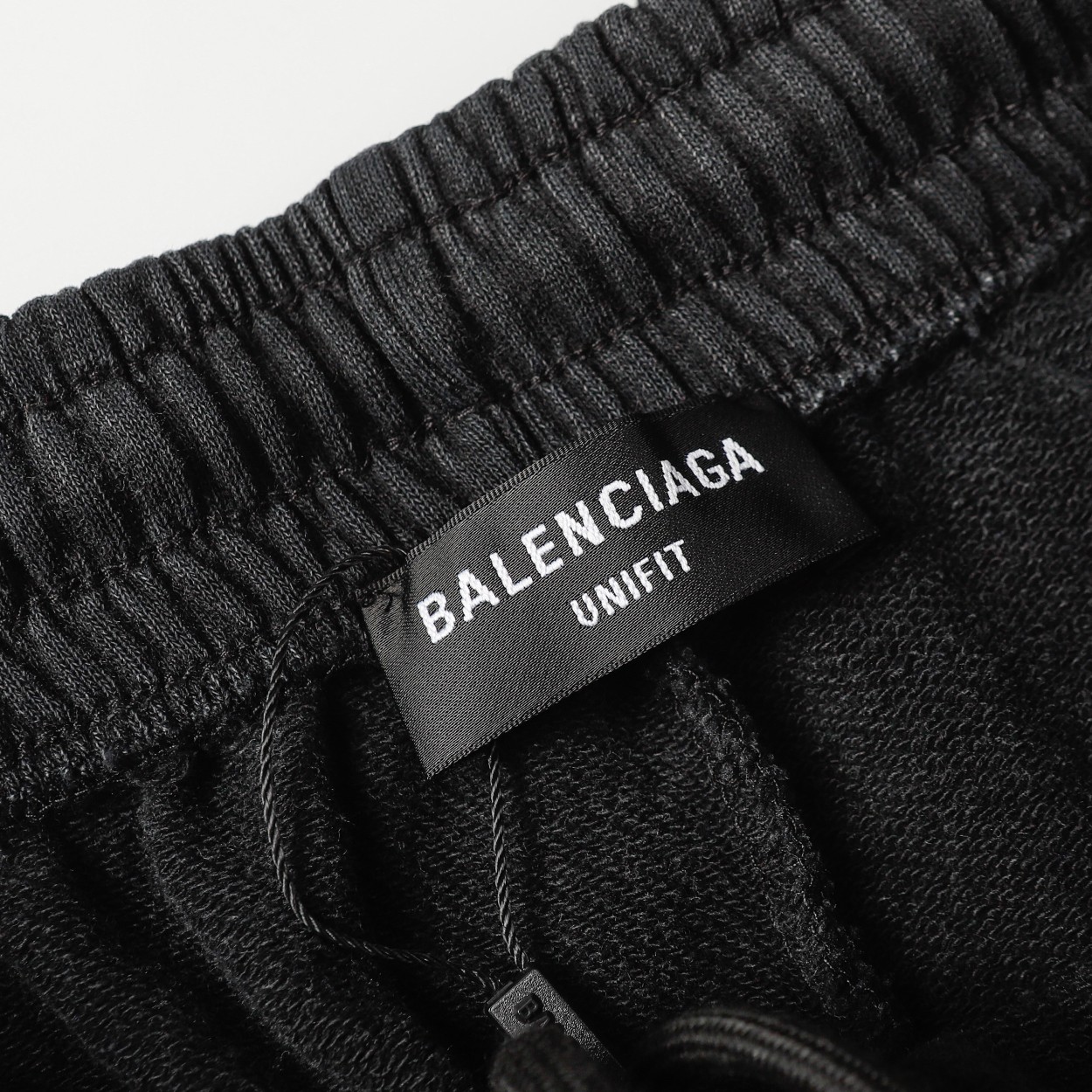 【BALENCIAGA  公式旗艦店】バレンシアガ  ショートパンツご好評に付き再入荷 240717