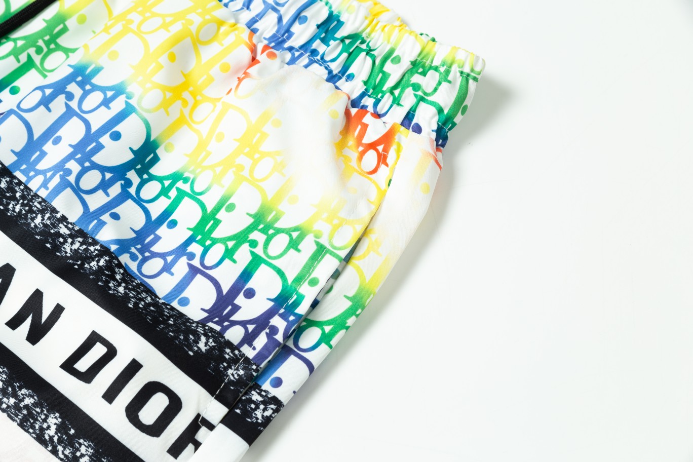 【DIOR  公式旗艦店】ディオール  ショートパンツ  ご好評に付き再入荷 240718