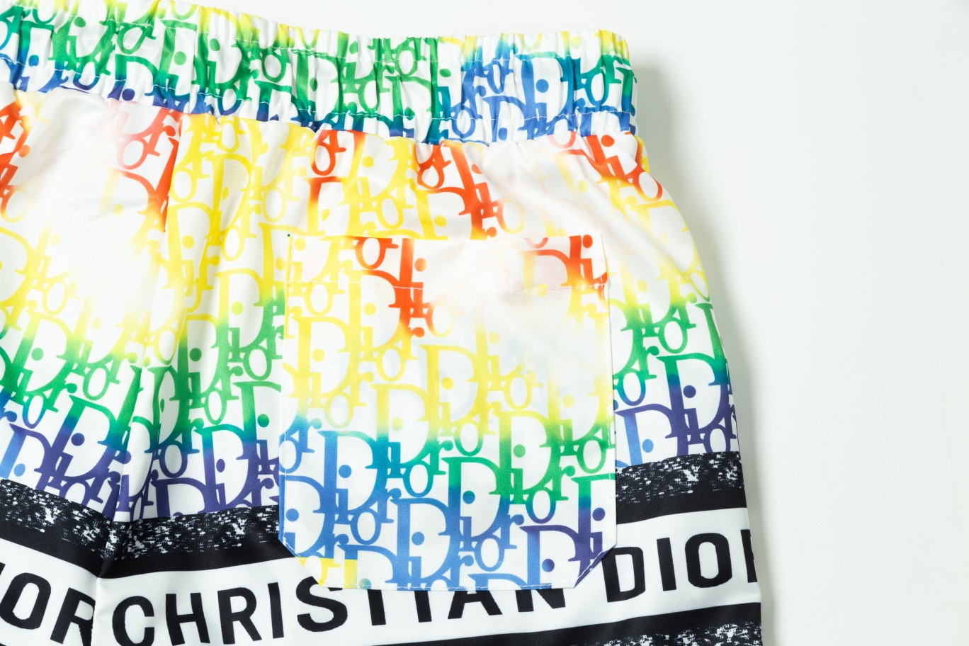 【DIOR  公式旗艦店】ディオール  ショートパンツ  ご好評に付き再入荷 240718