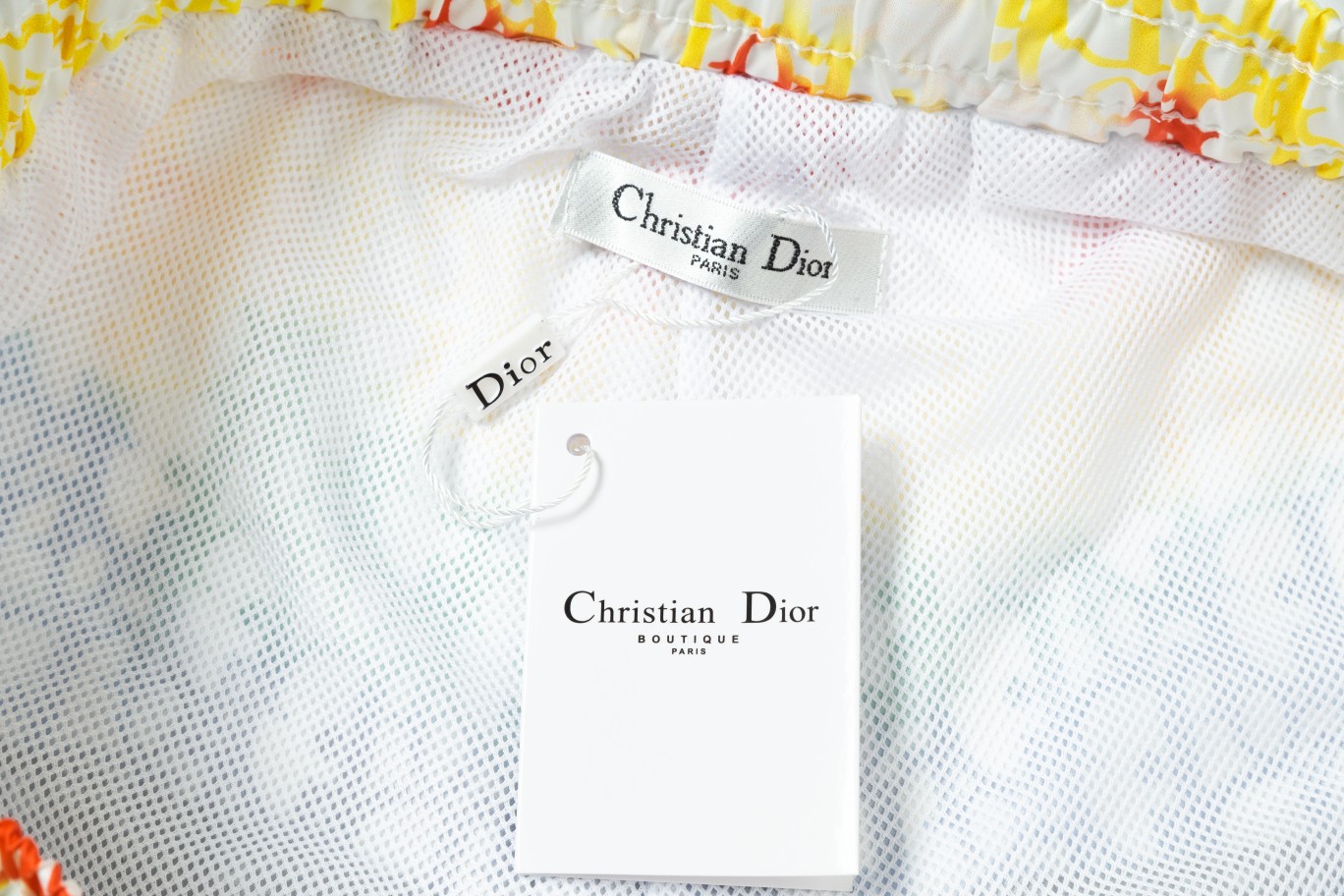 【DIOR  公式旗艦店】ディオール  ショートパンツ  ご好評に付き再入荷 240718