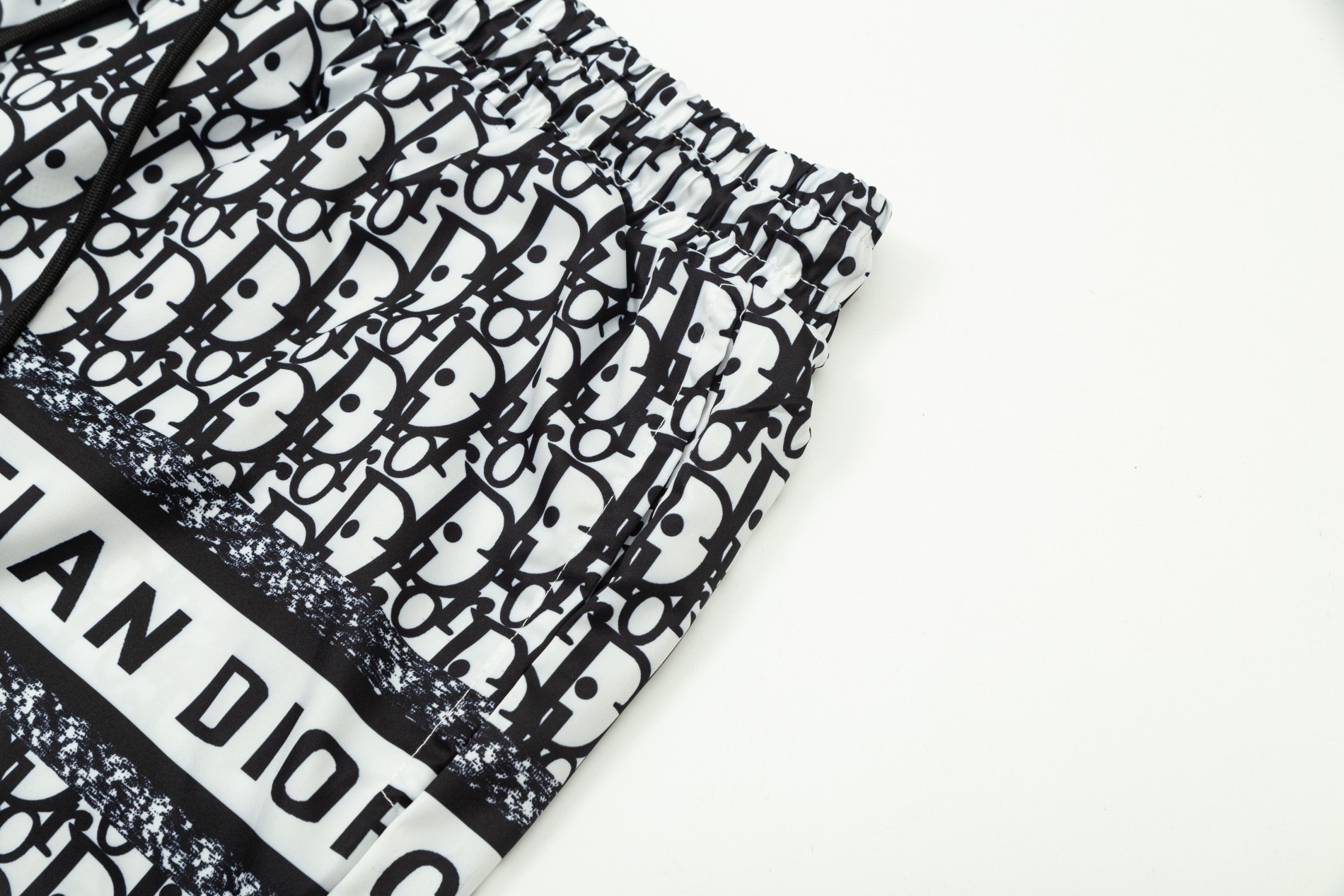 【DIOR  公式旗艦店】ディオール  ショートパンツ  ご好評に付き再入荷 240718