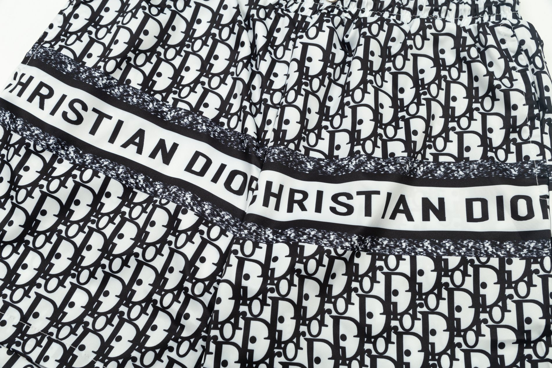 【DIOR  公式旗艦店】ディオール  ショートパンツ  ご好評に付き再入荷 240718