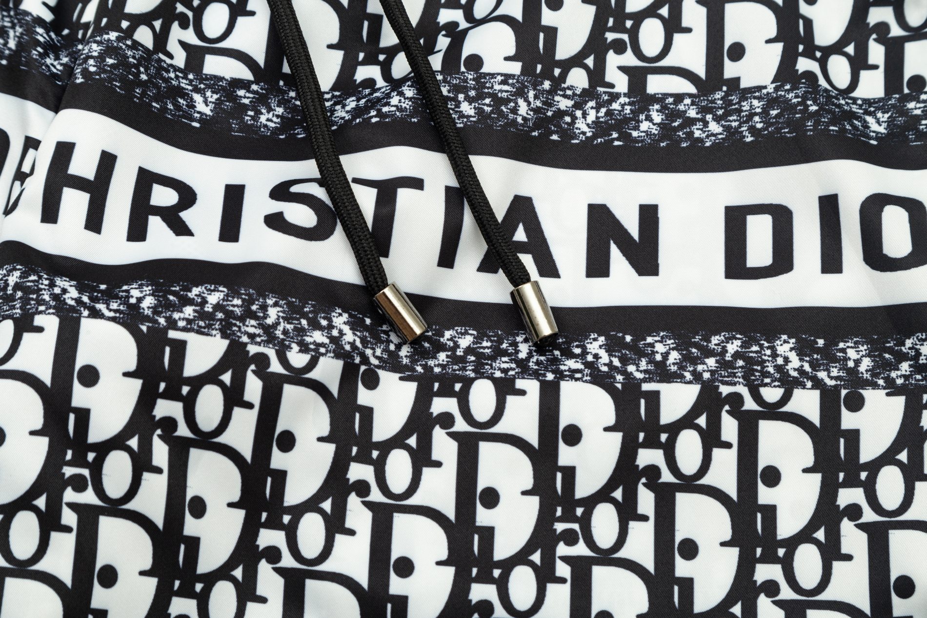 【DIOR  公式旗艦店】ディオール  ショートパンツ  ご好評に付き再入荷 240718